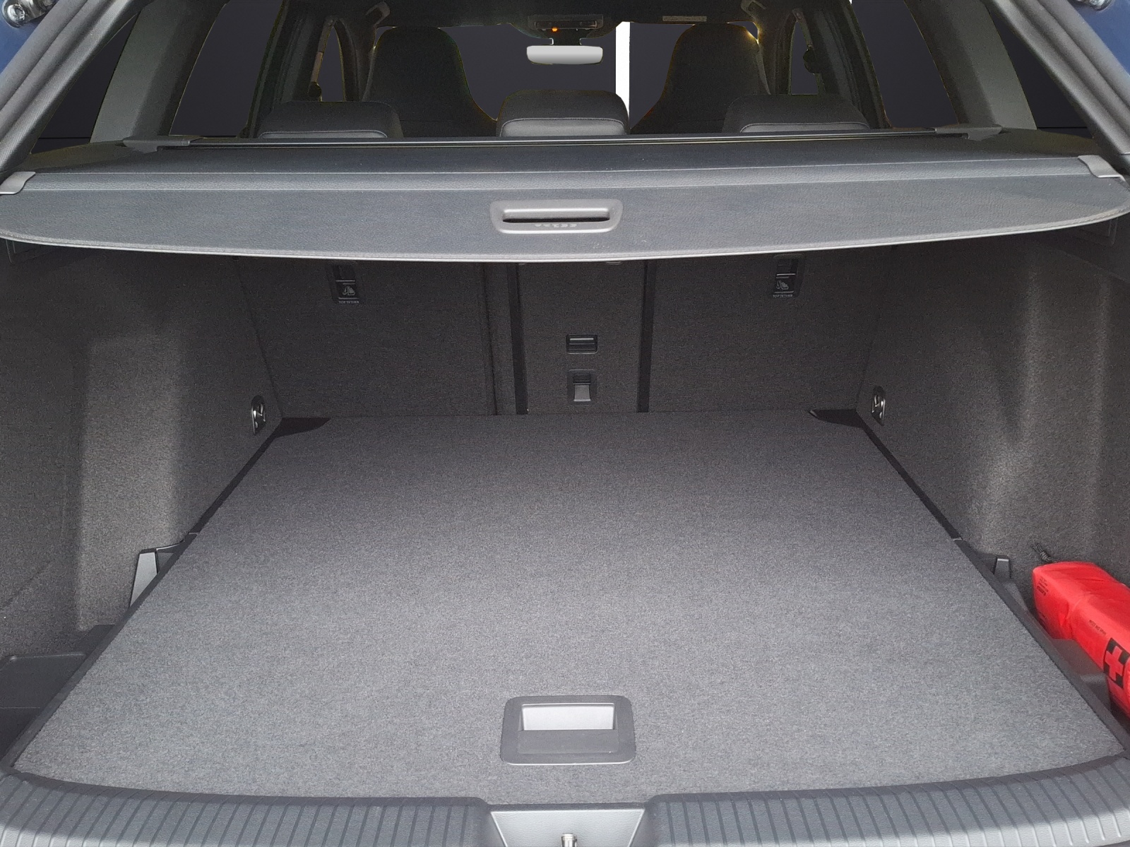 Fahrzeugabbildung Volkswagen Golf VIII Variant TSI R-Line Standhzg LEDplus Navi AID ACC RFK SHZ