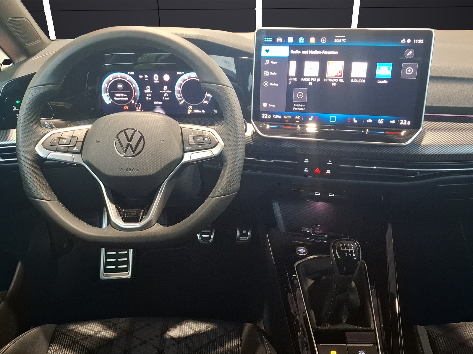 Fahrzeugabbildung Volkswagen Golf VIII Variant TSI R-Line Standhzg LEDplus Navi AID ACC RFK SHZ
