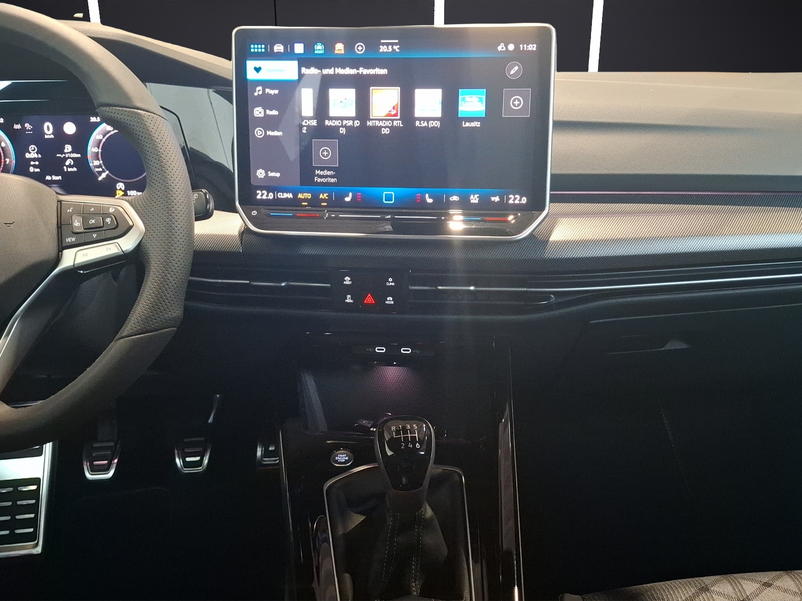 Fahrzeugabbildung Volkswagen Golf VIII Variant TSI R-Line Standhzg LEDplus Navi AID ACC RFK SHZ