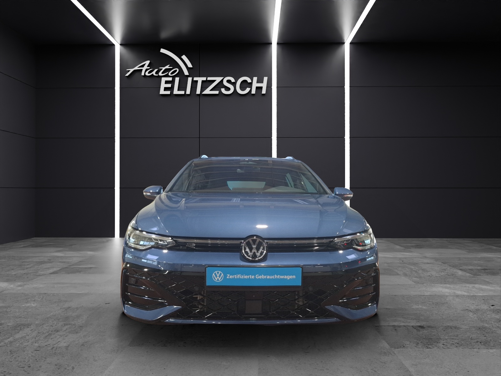 Fahrzeugabbildung Volkswagen Golf VIII Variant TSI R-Line Standhzg LEDplus Navi AID ACC RFK SHZ
