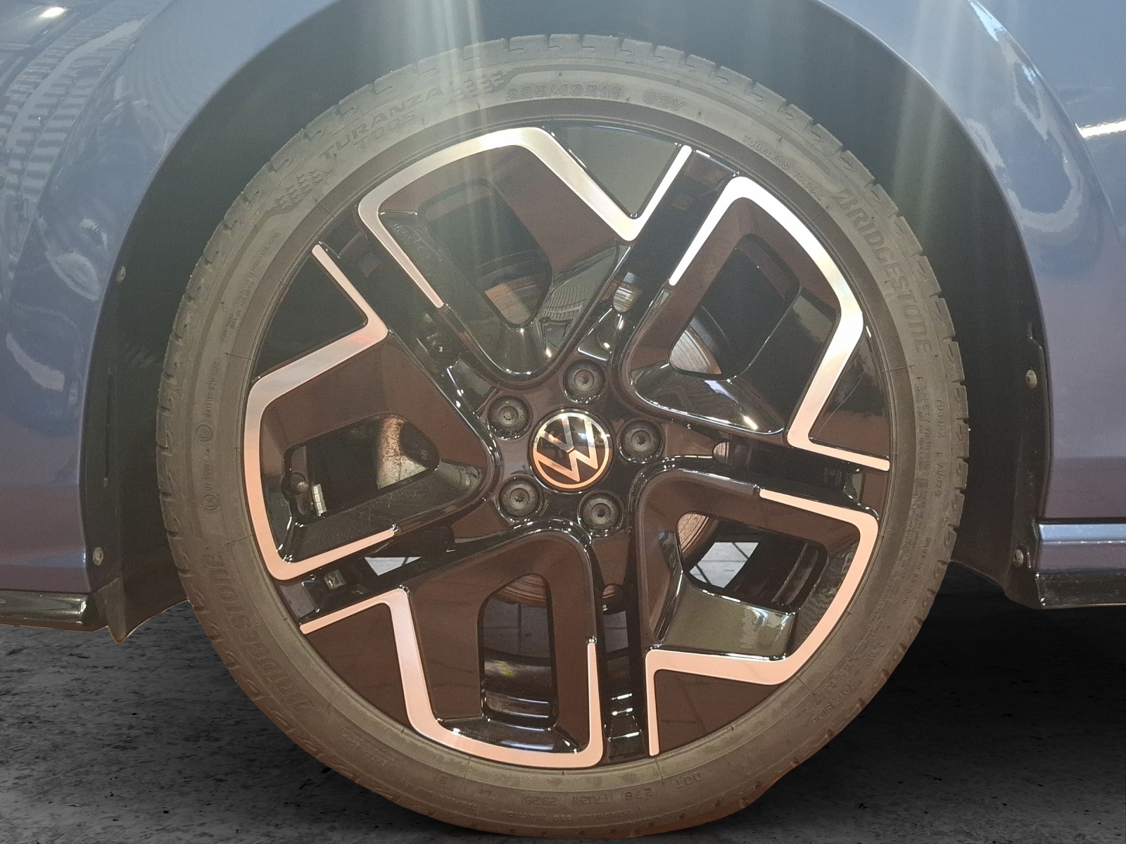 Fahrzeugabbildung Volkswagen Golf VIII Variant TSI R-Line Standhzg LEDplus Navi AID ACC RFK SHZ