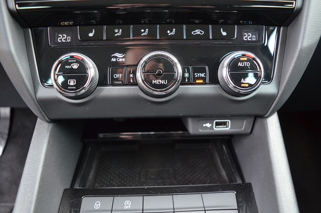 Fahrzeugabbildung SKODA Octavia Combi TDI Style Navi GRA PDC SH LM