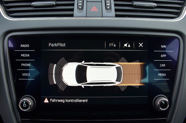 Fahrzeugabbildung SKODA Octavia Combi TDI Style Navi GRA PDC SH LM