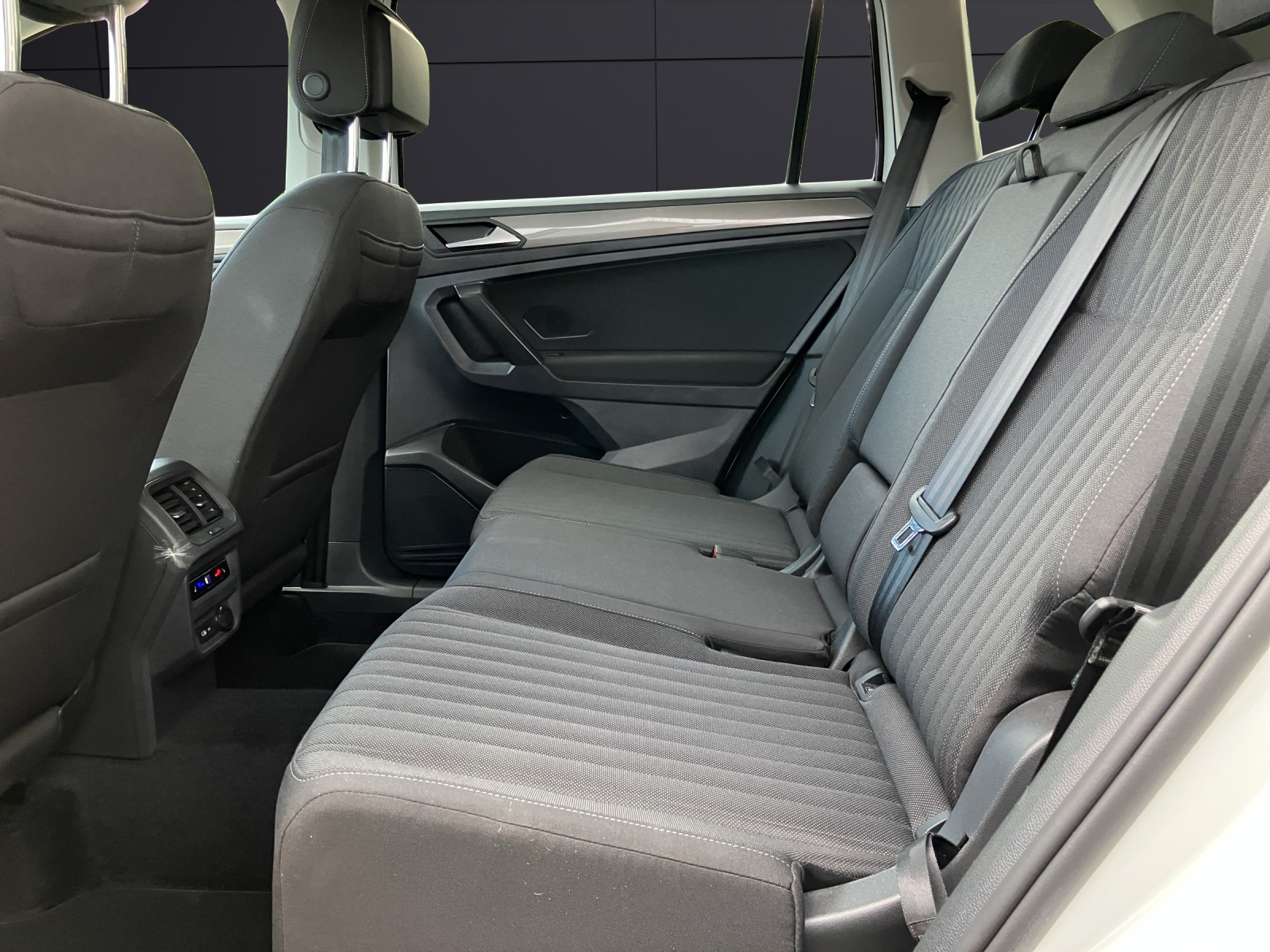 Fahrzeugabbildung Volkswagen Tiguan Allspace Life TDI DSG LED ACC STH HuD SHZ RearView Navi
