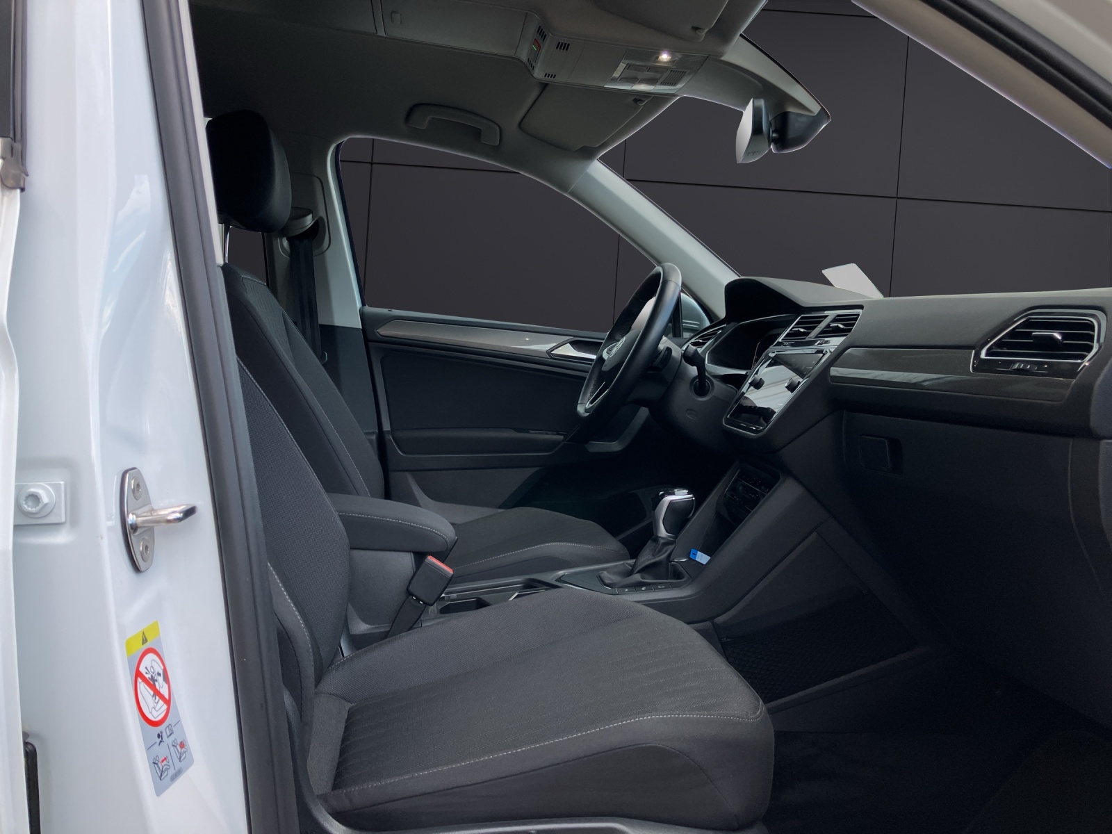 Fahrzeugabbildung Volkswagen Tiguan Allspace Life TDI DSG LED ACC STH HuD SHZ RearView Navi