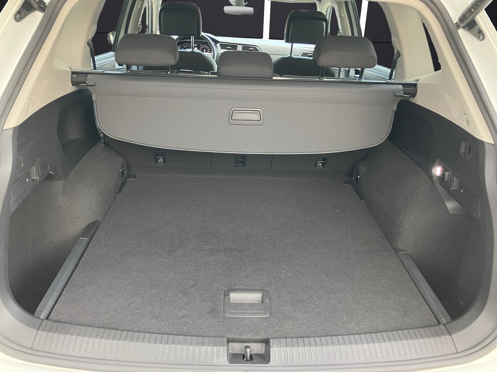 Fahrzeugabbildung Volkswagen Tiguan Allspace Life TDI DSG LED ACC STH HuD SHZ RearView Navi