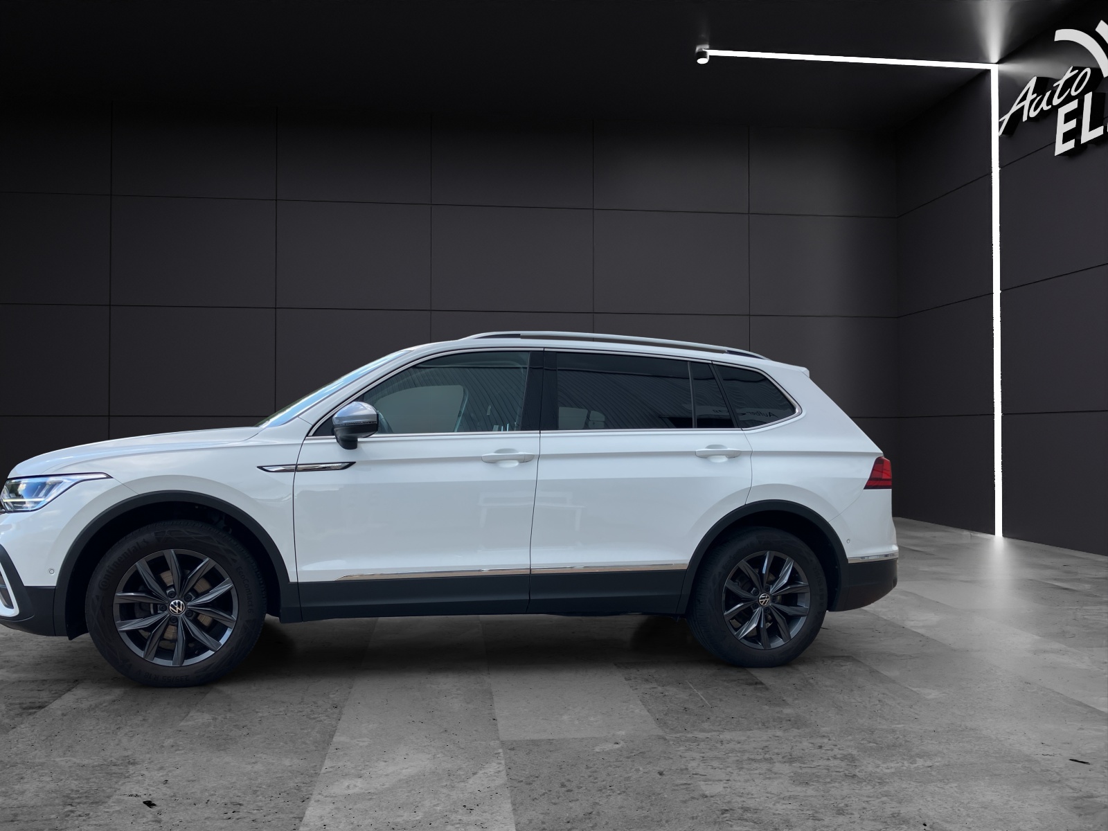 Fahrzeugabbildung Volkswagen Tiguan Allspace Life TDI DSG LED ACC STH HuD SHZ RearView Navi