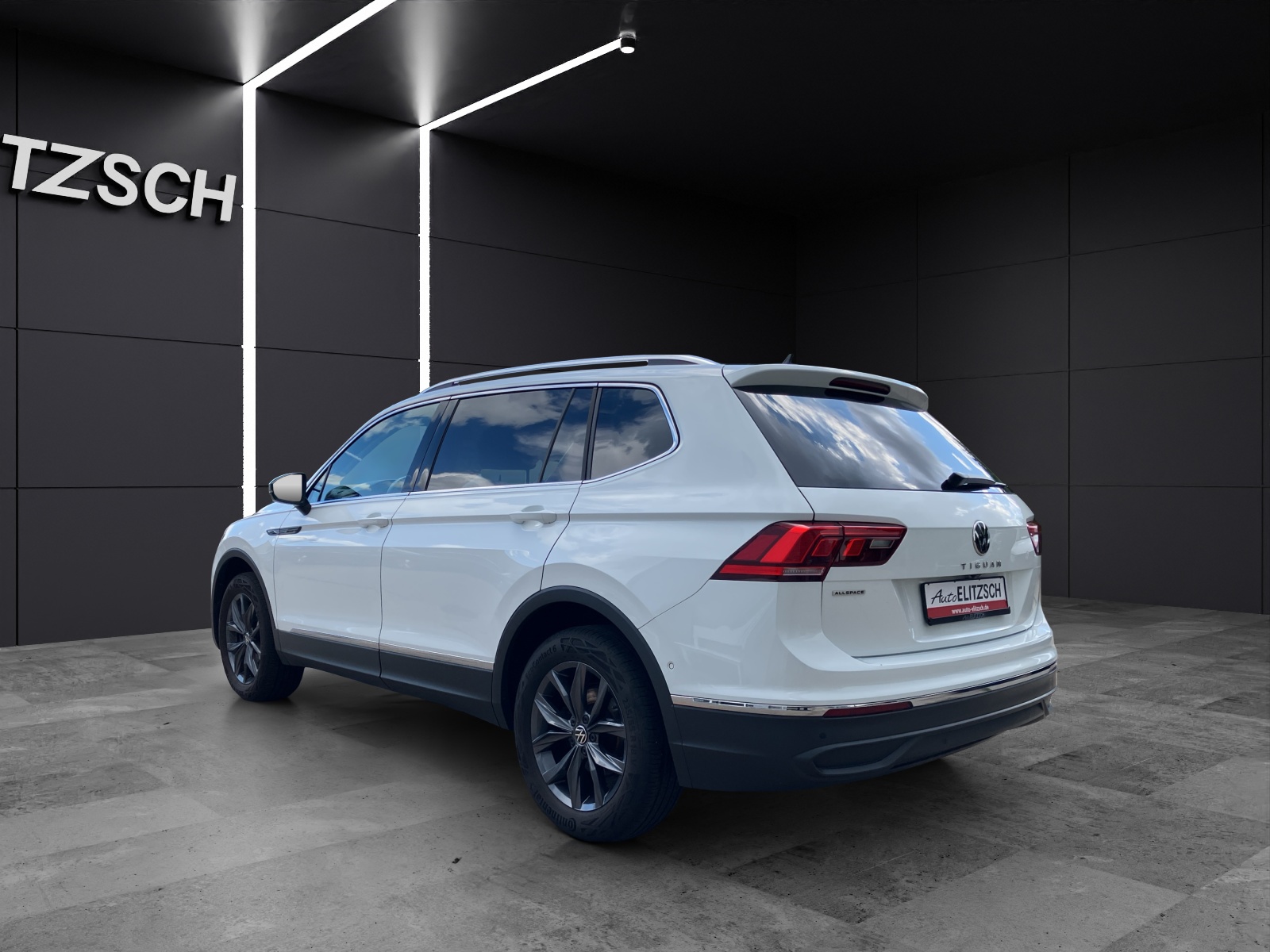 Fahrzeugabbildung Volkswagen Tiguan Allspace Life TDI DSG LED ACC STH HuD SHZ RearView Navi