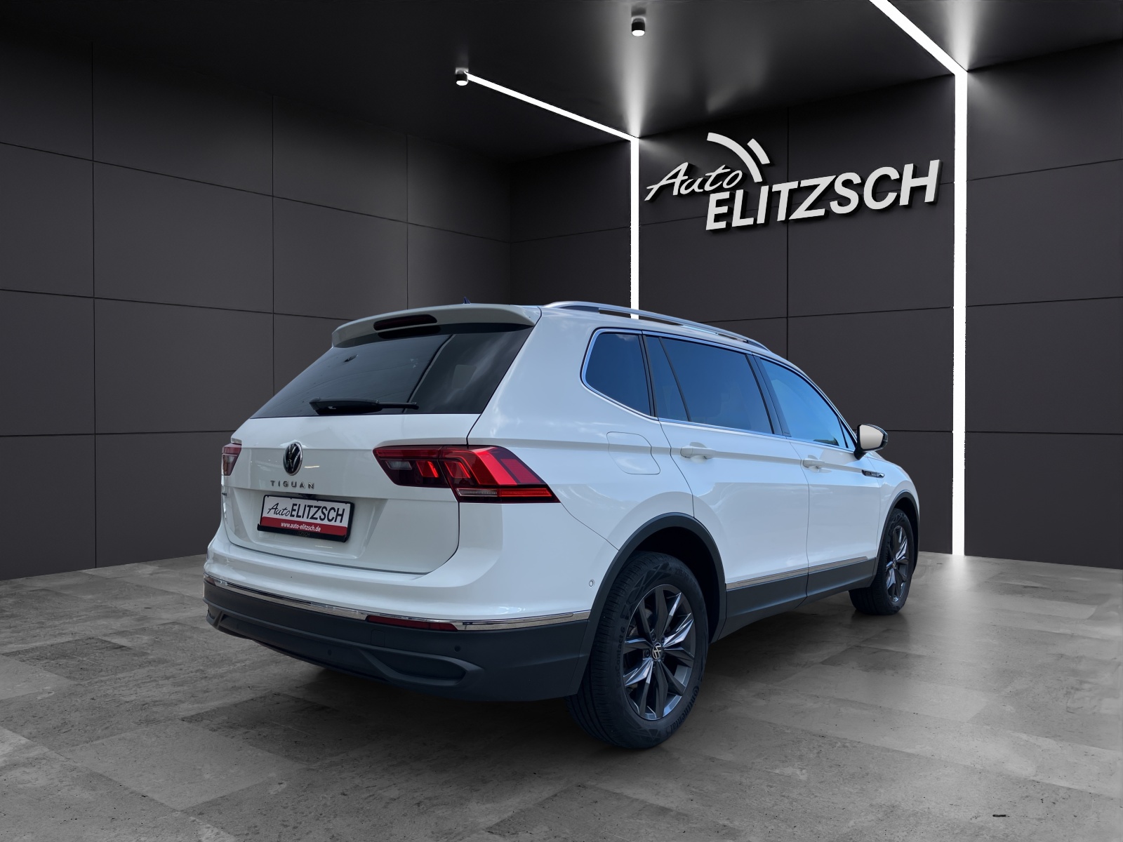 Fahrzeugabbildung Volkswagen Tiguan Allspace Life TDI DSG LED ACC STH HuD SHZ RearView Navi
