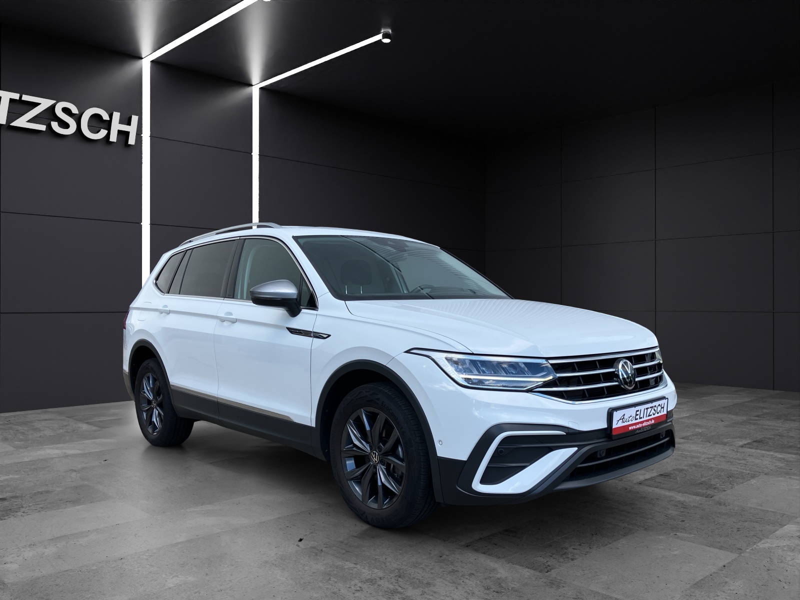 Fahrzeugabbildung Volkswagen Tiguan Allspace Life TDI DSG LED ACC STH HuD SHZ RearView Navi