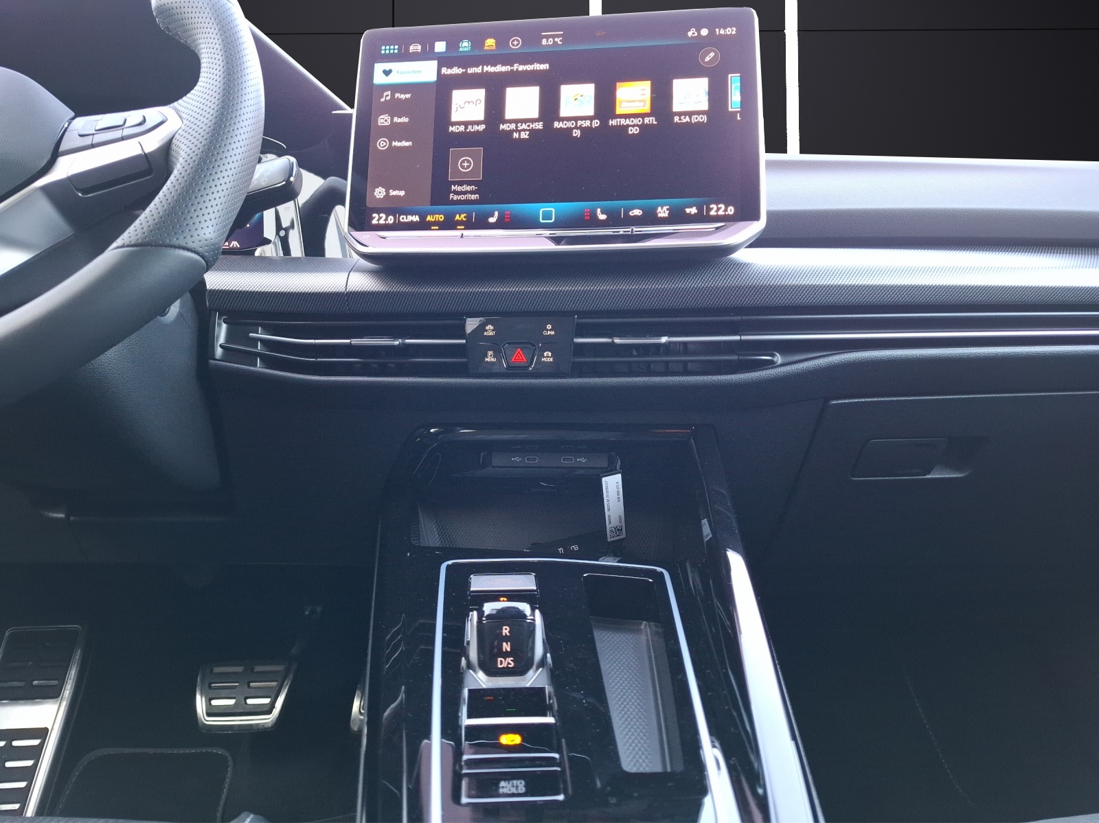 Fahrzeugabbildung Volkswagen Golf VIII Variant eTSI R-Line DSG Standhzg LED AHK Navi AID ACC RFK SH