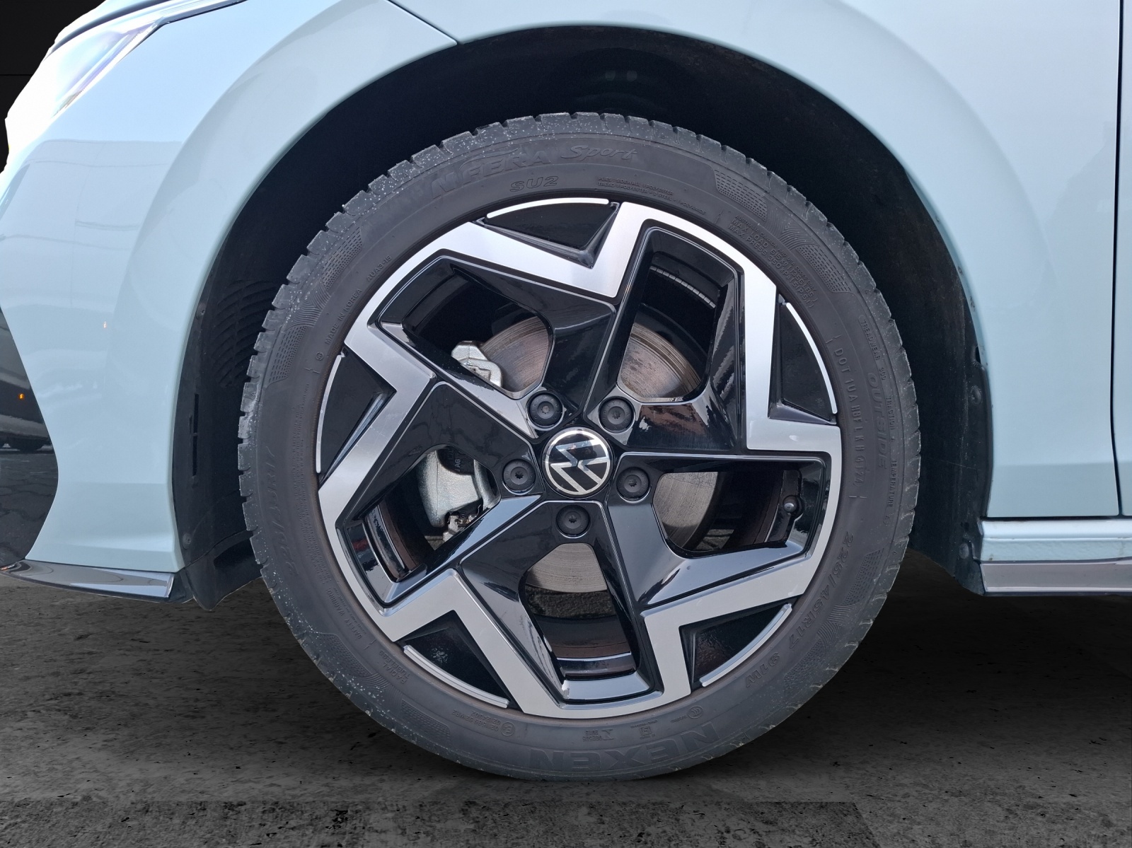 Fahrzeugabbildung Volkswagen Golf VIII Variant eTSI R-Line DSG Standhzg LED AHK Navi AID ACC RFK SH