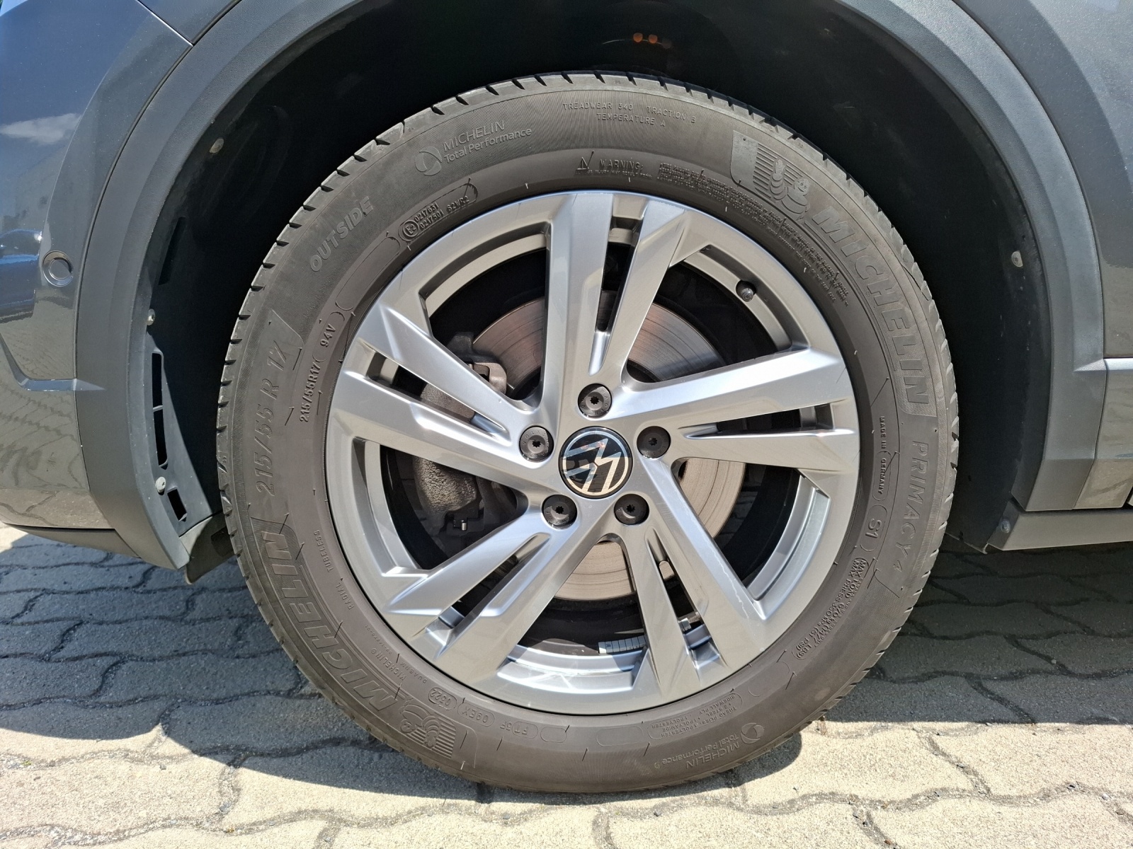 Fahrzeugabbildung Volkswagen T-Roc TSI R-Line DSG 4M Matrix Navi AID ACC Park-Assist SH LM