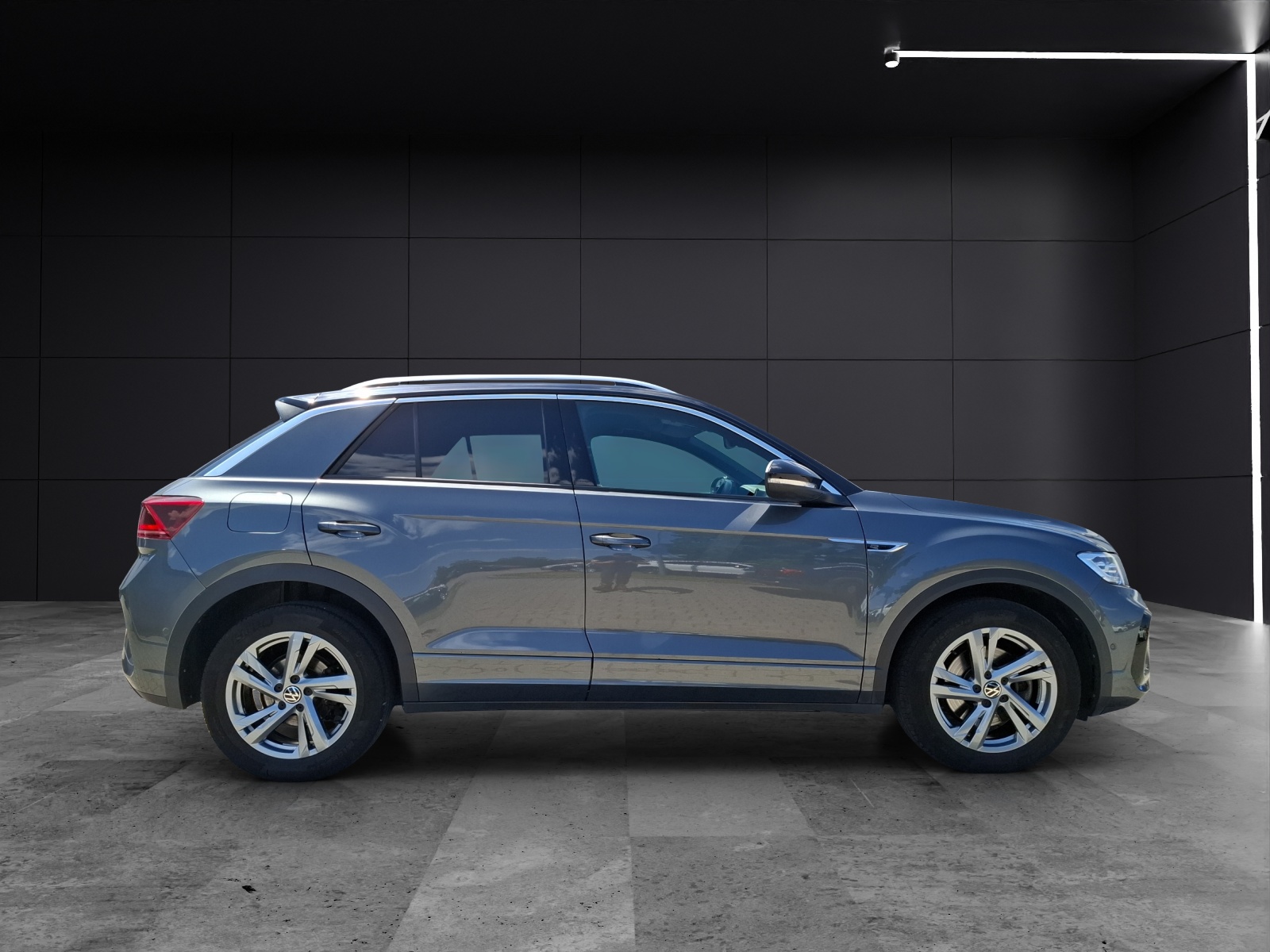 Fahrzeugabbildung Volkswagen T-Roc TSI R-Line DSG 4M Matrix Navi AID ACC Park-Assist SH LM