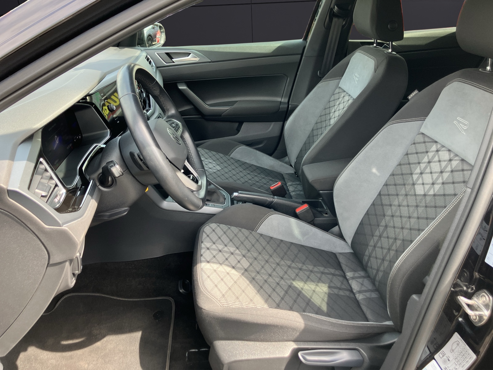 Fahrzeugabbildung Volkswagen Polo TSI R-line DSG Matrix-LED Kamera