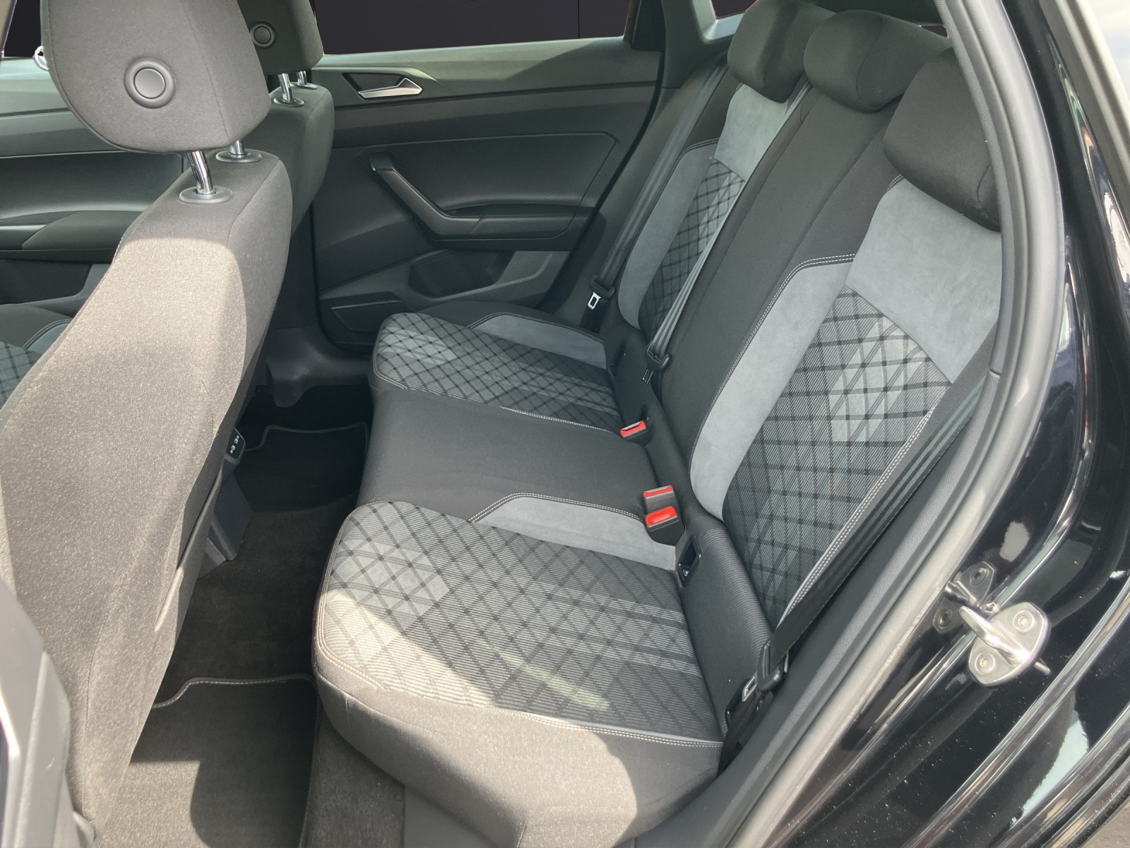 Fahrzeugabbildung Volkswagen Polo TSI R-line DSG Matrix-LED Kamera