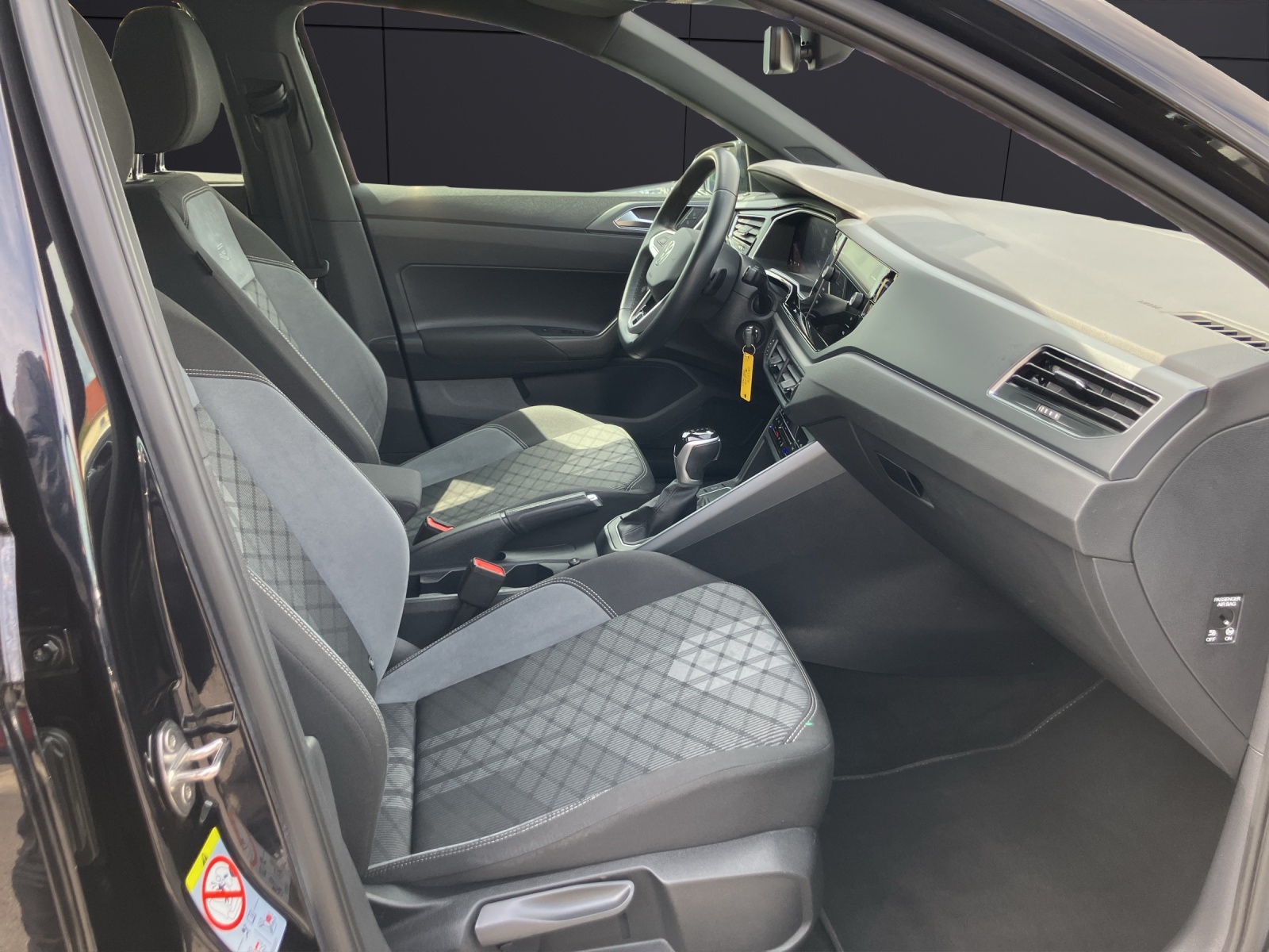 Fahrzeugabbildung Volkswagen Polo TSI R-line DSG Matrix-LED Kamera