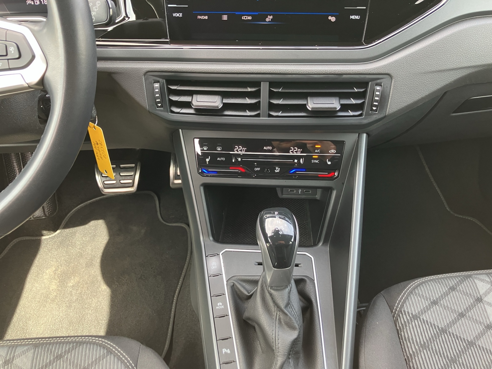 Fahrzeugabbildung Volkswagen Polo TSI R-line DSG Matrix-LED Kamera