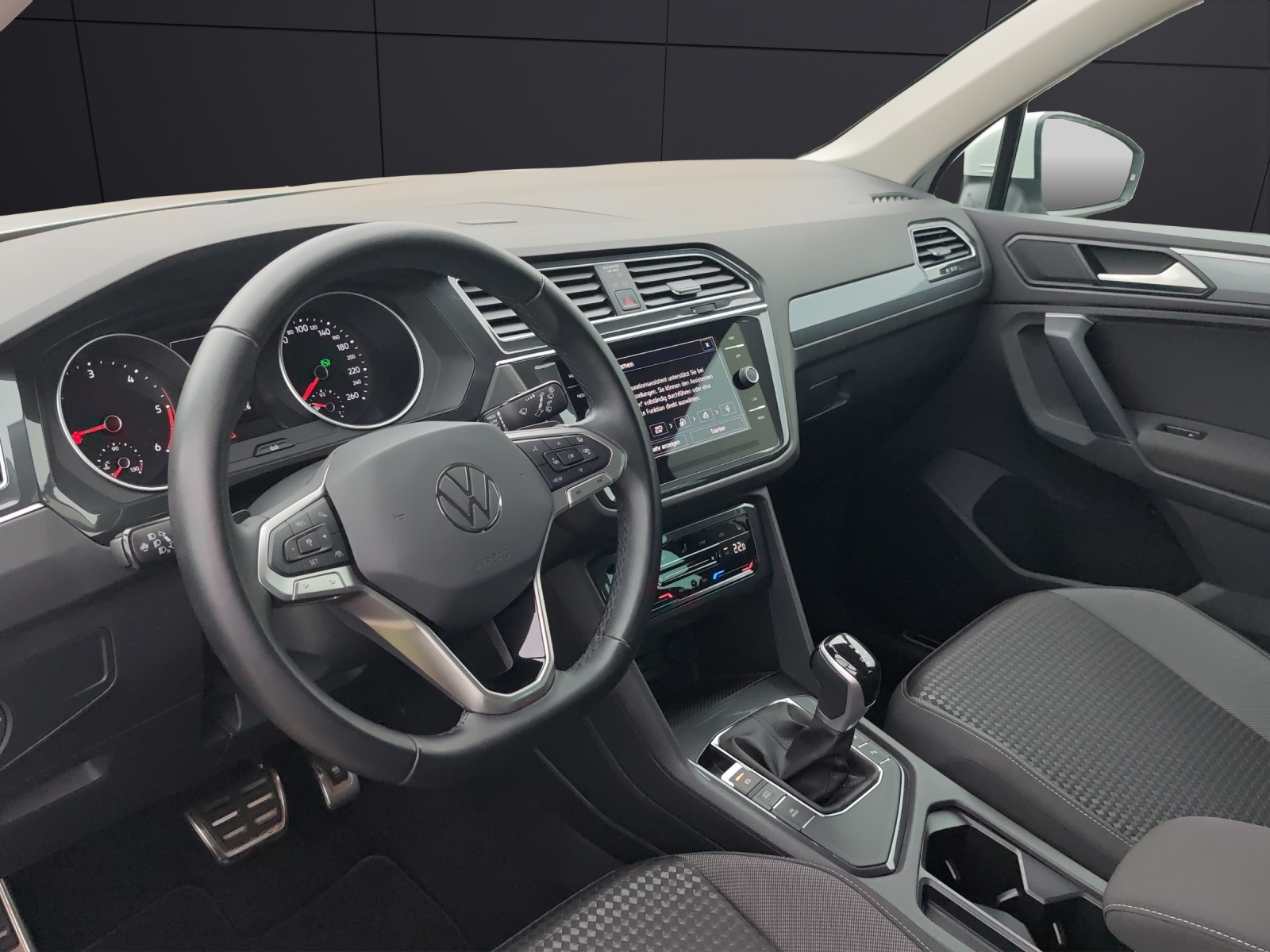 Fahrzeugabbildung Volkswagen Tiguan TDI Active DSG LED Navi ACC PDC SHZ