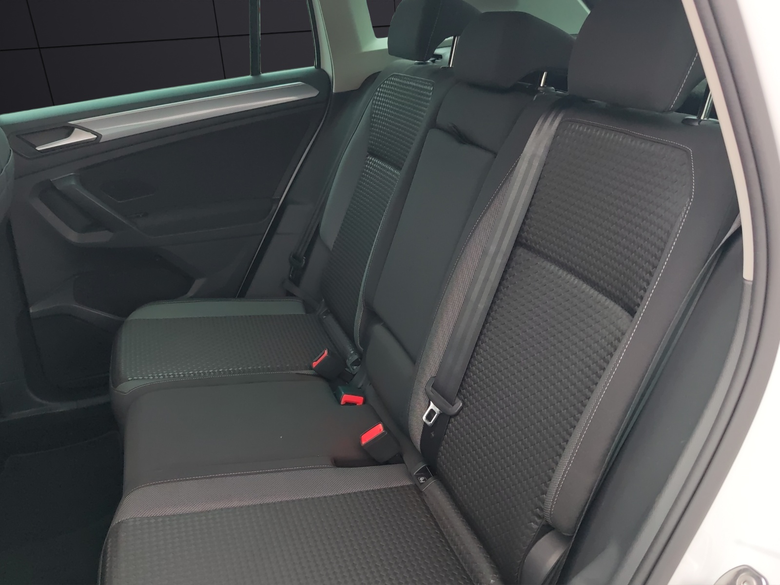 Fahrzeugabbildung Volkswagen Tiguan TDI Active DSG LED Navi ACC PDC SHZ
