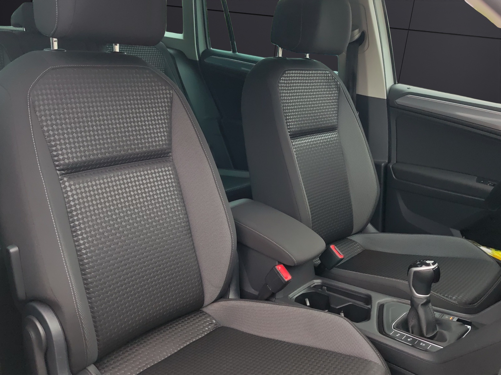 Fahrzeugabbildung Volkswagen Tiguan TDI Active DSG LED Navi ACC PDC SHZ