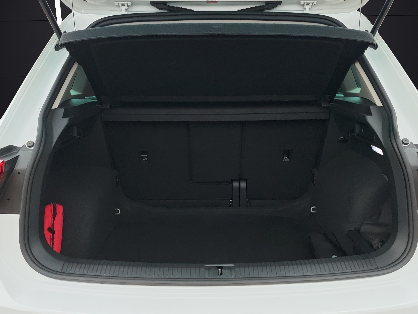 Fahrzeugabbildung Volkswagen Tiguan TDI Active DSG LED Navi ACC PDC SHZ