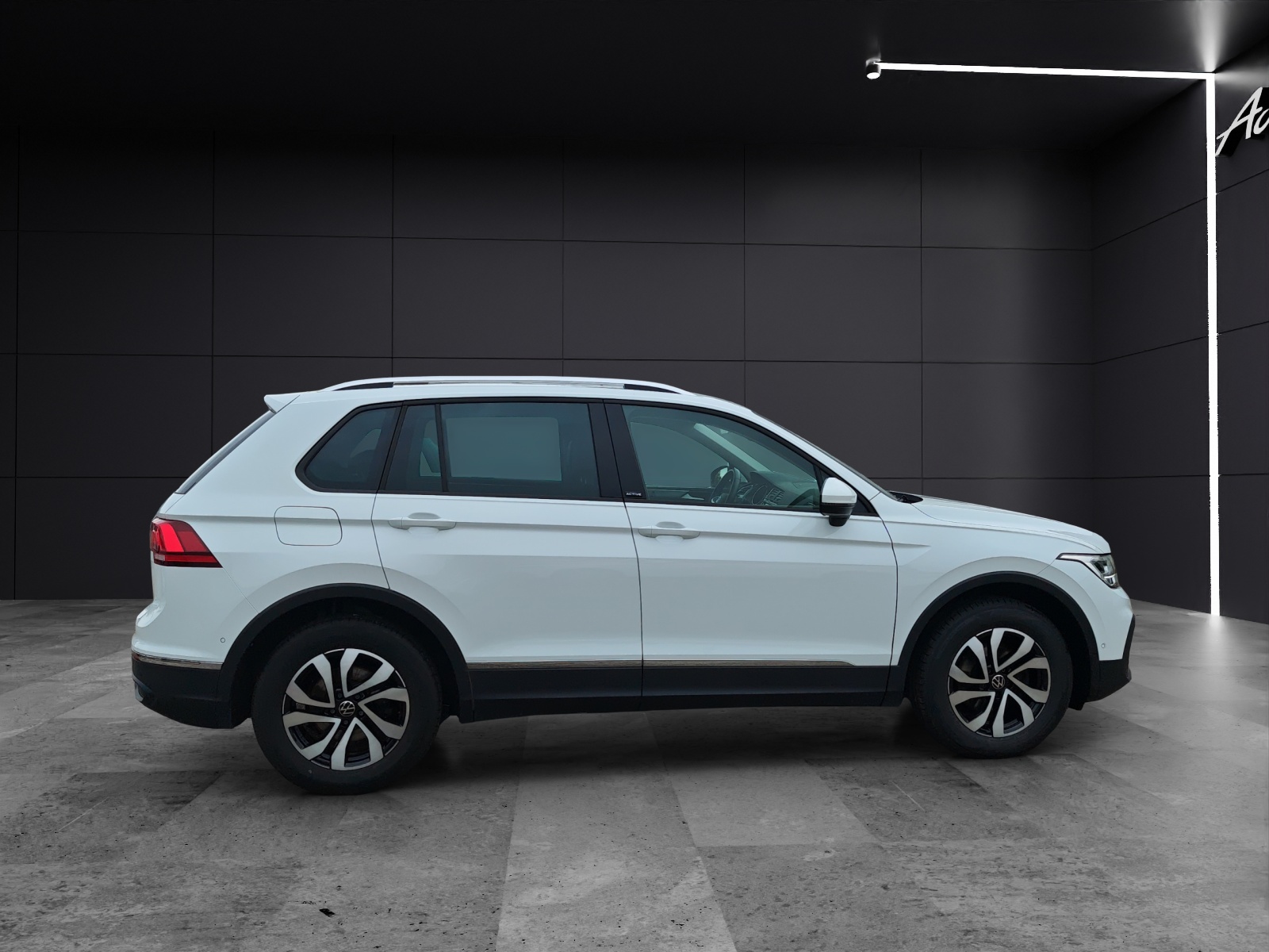Fahrzeugabbildung Volkswagen Tiguan TDI Active DSG LED Navi ACC PDC SHZ