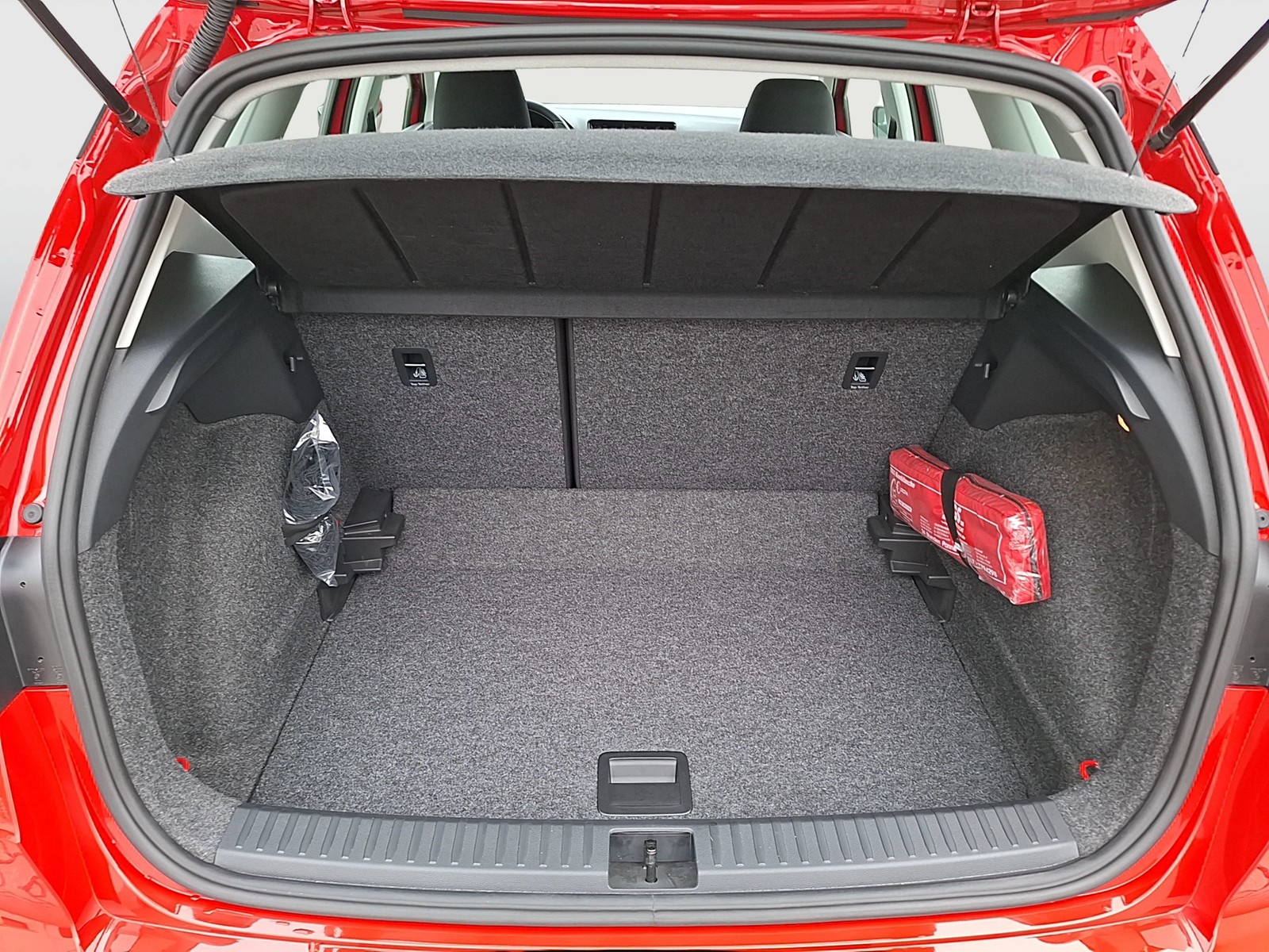 Fahrzeugabbildung SEAT Arona TSI Style LED CarPlay GRA PDC SH LM