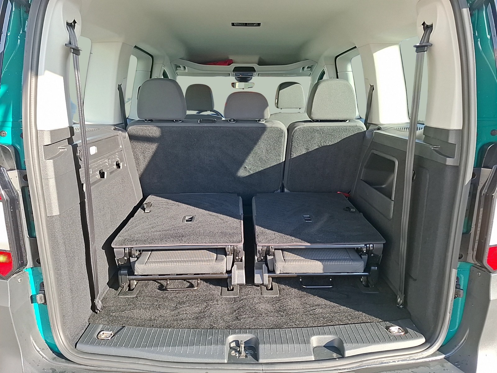 Fahrzeugabbildung Volkswagen Caddy Kombi TDI Maxi 7-Si Klima GRA PDC SH