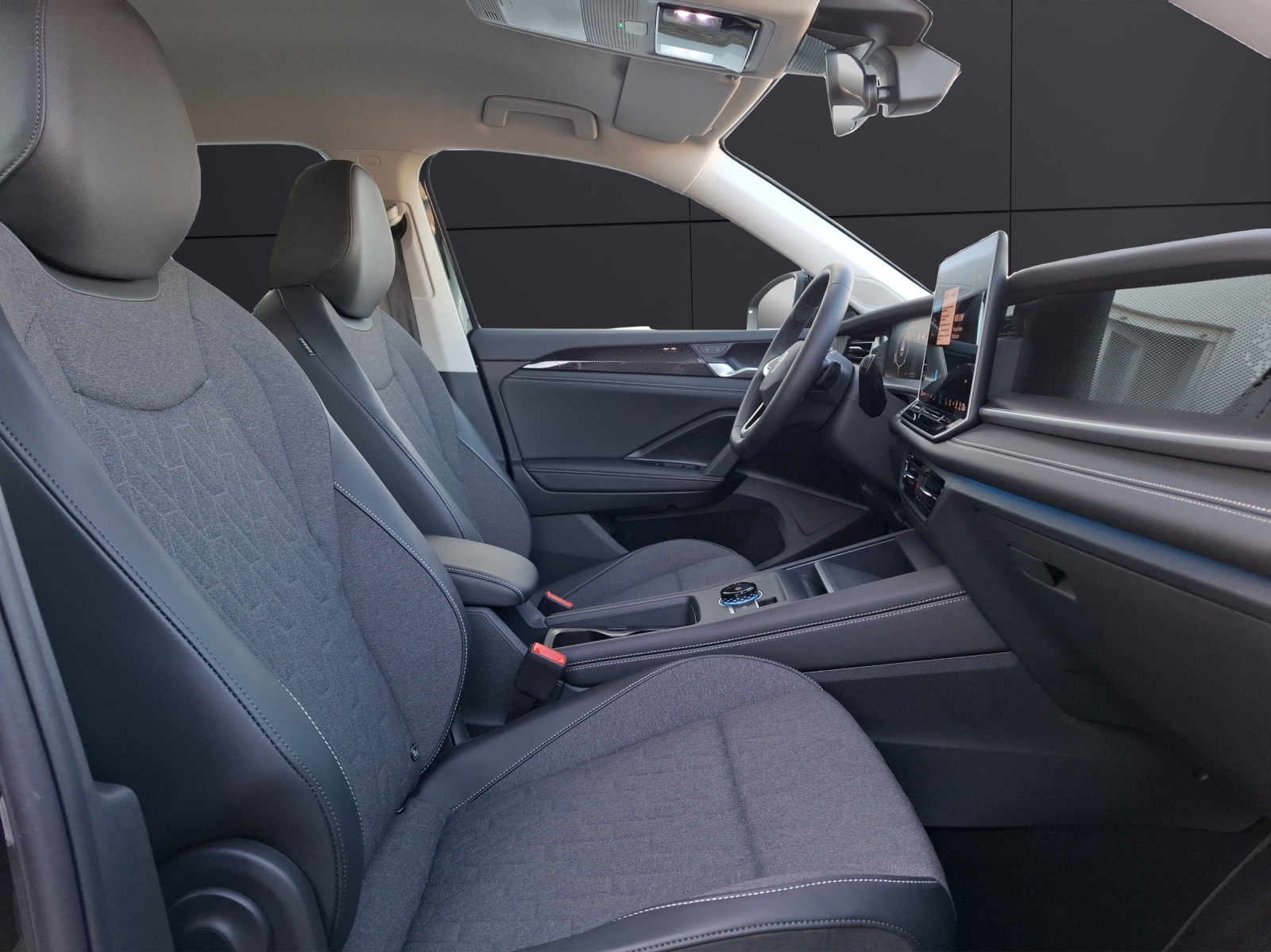 Fahrzeugabbildung Volkswagen Tayron TSI Life DSG 4M LED AHK Navi AID HUD ACC RFK SH