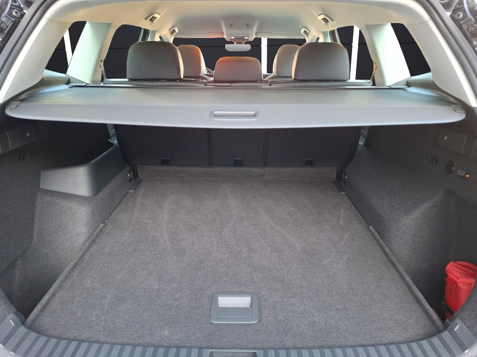 Fahrzeugabbildung Volkswagen Tayron TSI Life DSG 4M LED AHK Navi AID HUD ACC RFK SH