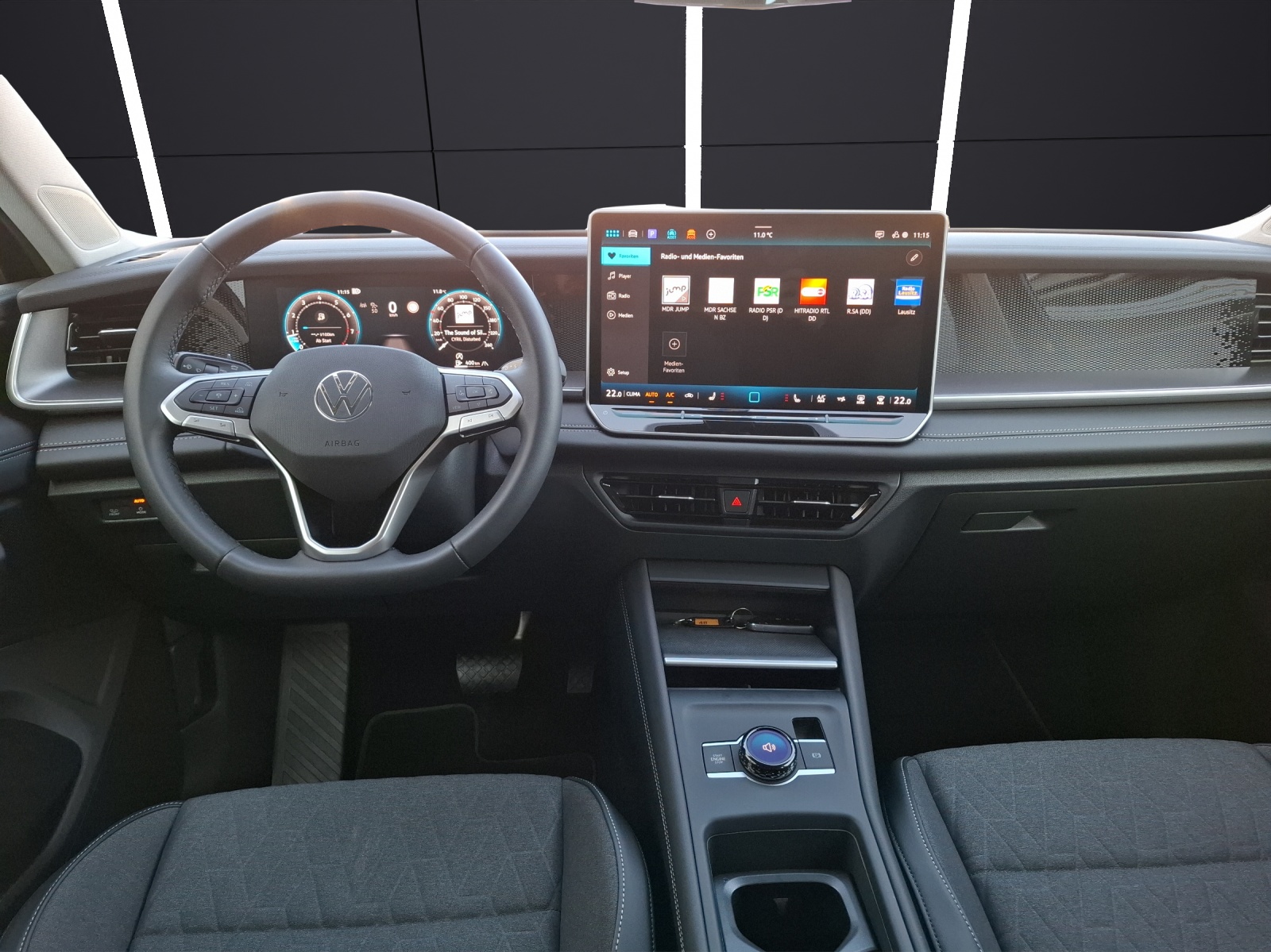 Fahrzeugabbildung Volkswagen Tayron TSI Life DSG 4M LED AHK Navi AID HUD ACC RFK SH