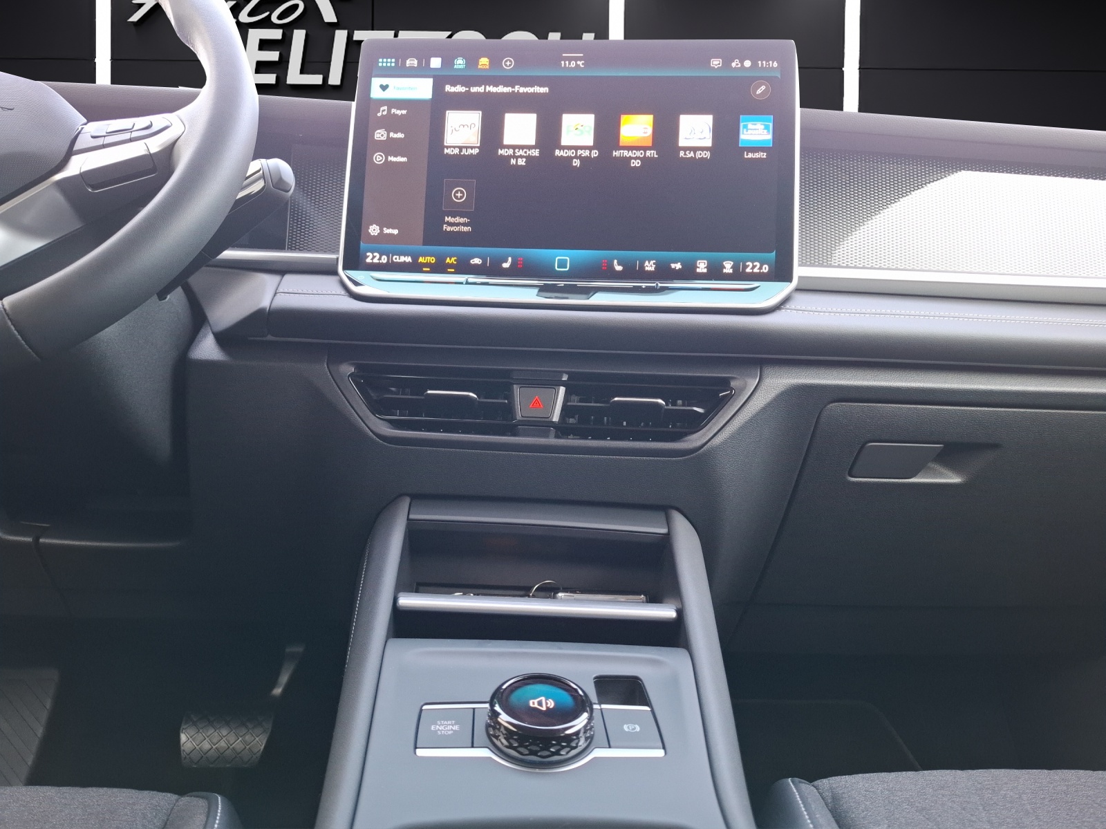 Fahrzeugabbildung Volkswagen Tayron TSI Life DSG 4M LED AHK Navi AID HUD ACC RFK SH