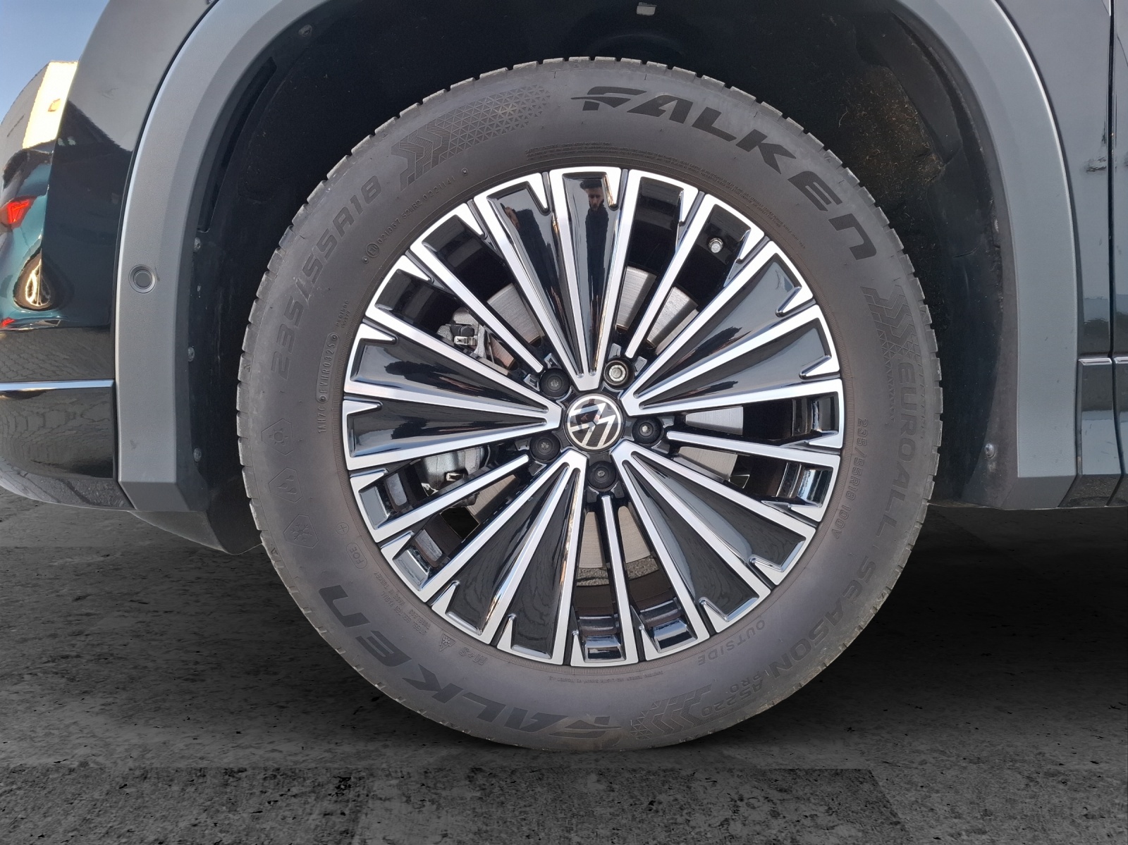 Fahrzeugabbildung Volkswagen Tayron TSI Life DSG 4M LED AHK Navi AID HUD ACC RFK SH