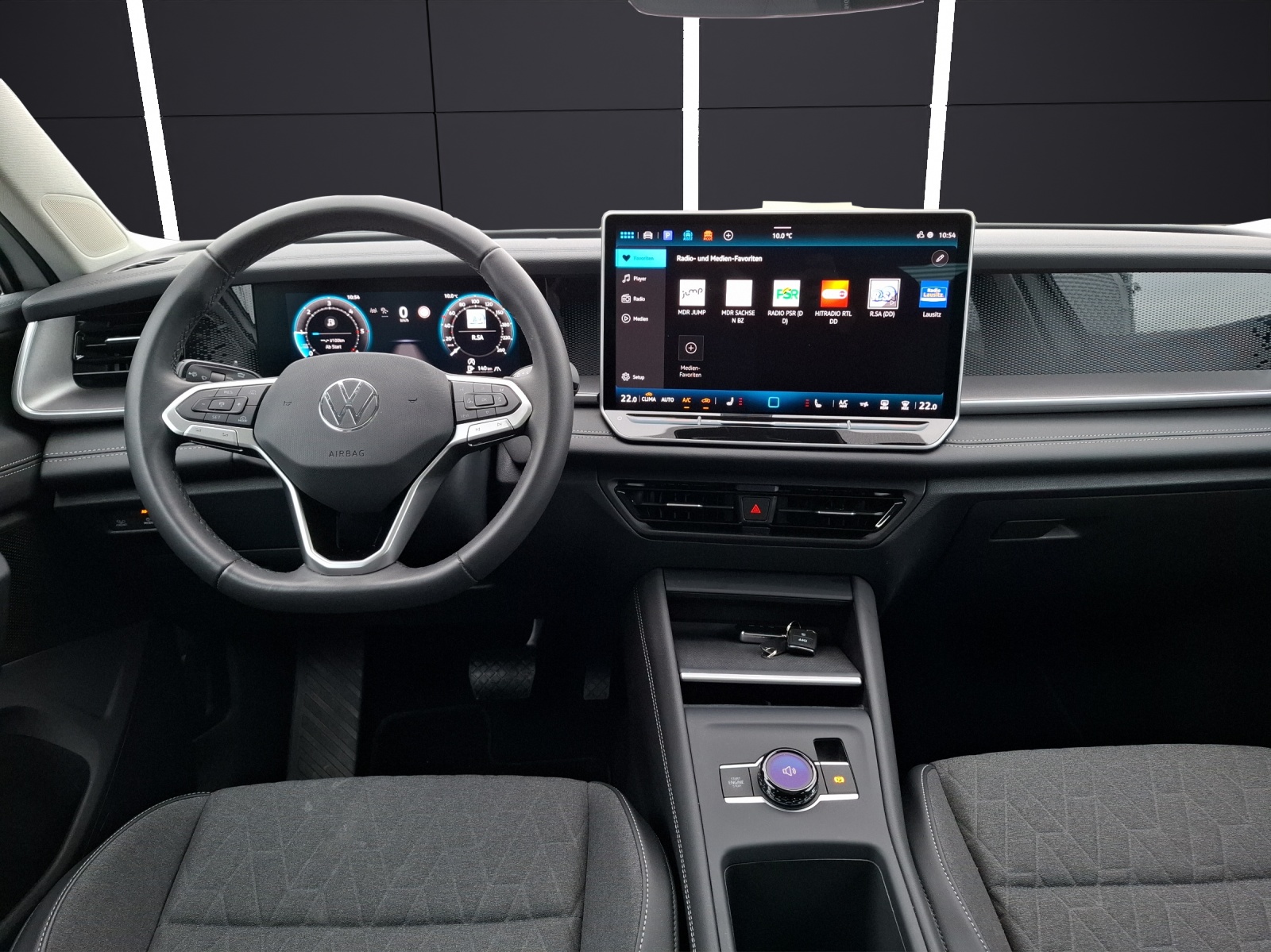Fahrzeugabbildung Volkswagen Tayron TDI Life DSG 4M Standhzg LED AHK Navi AID Pano HUD ACC RFK 18