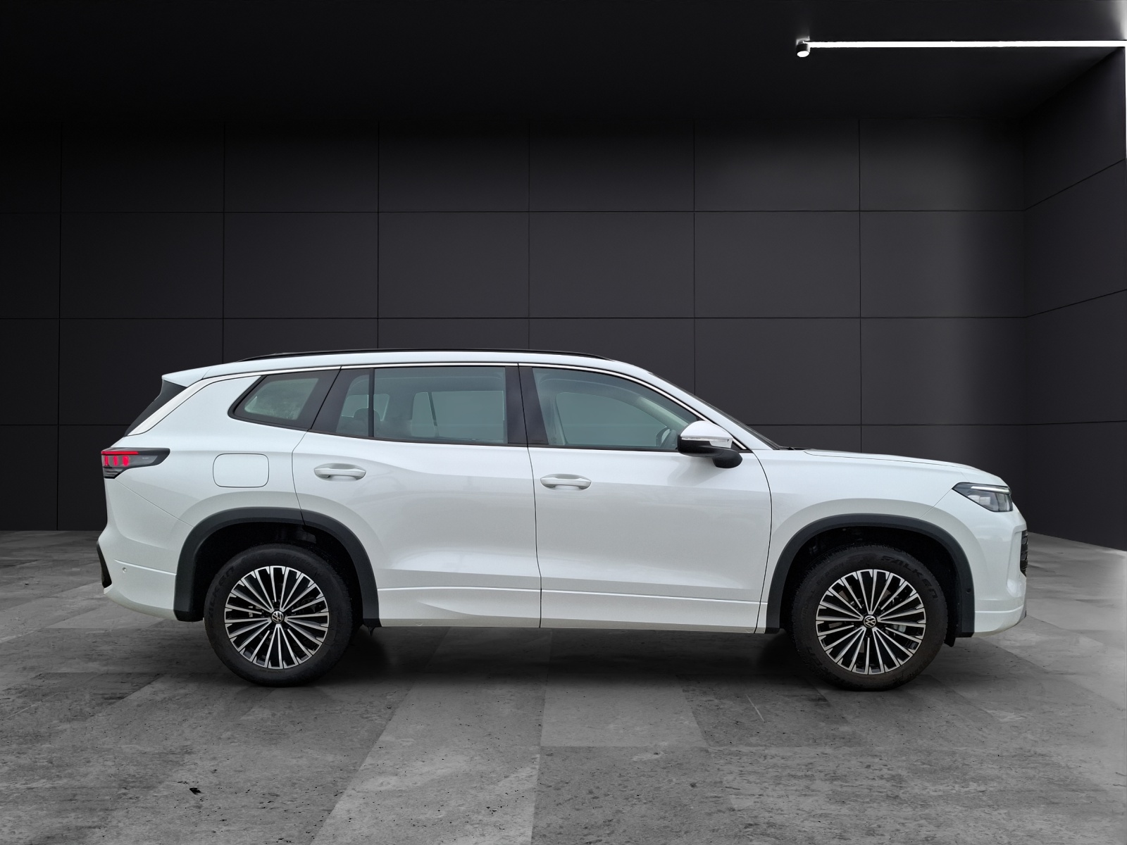 Fahrzeugabbildung Volkswagen Tayron TDI Life DSG 4M Standhzg LED AHK Navi AID Pano HUD ACC RFK 18