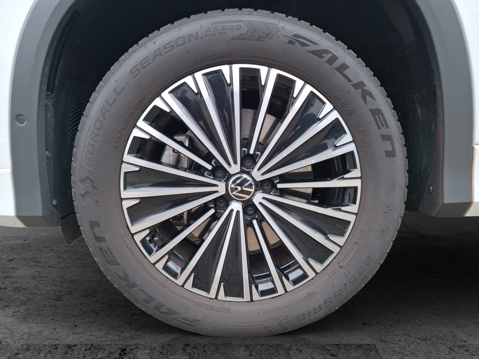 Fahrzeugabbildung Volkswagen Tayron TDI Life DSG 4M Standhzg LED AHK Navi AID Pano HUD ACC RFK 18