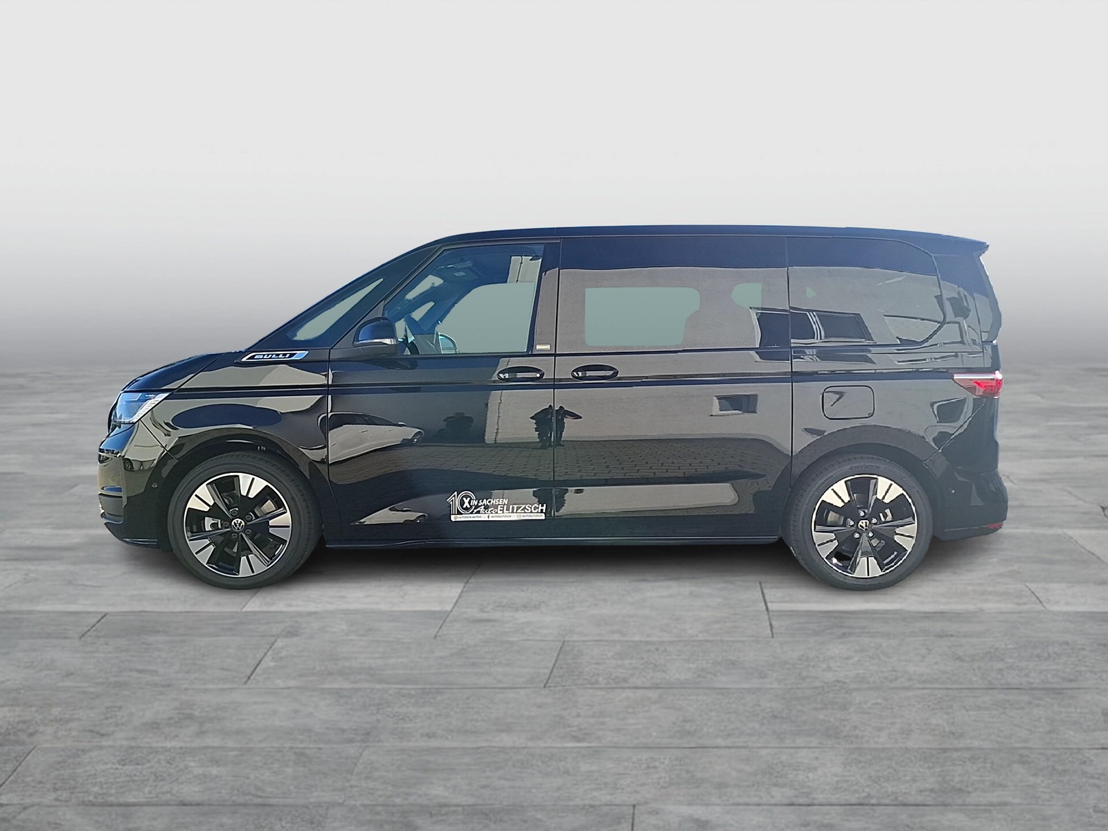 Fahrzeugabbildung Volkswagen T7 Multivan eHybrid DSG 4M. Gen. Matrix AHK AID ACC RFH SH 19