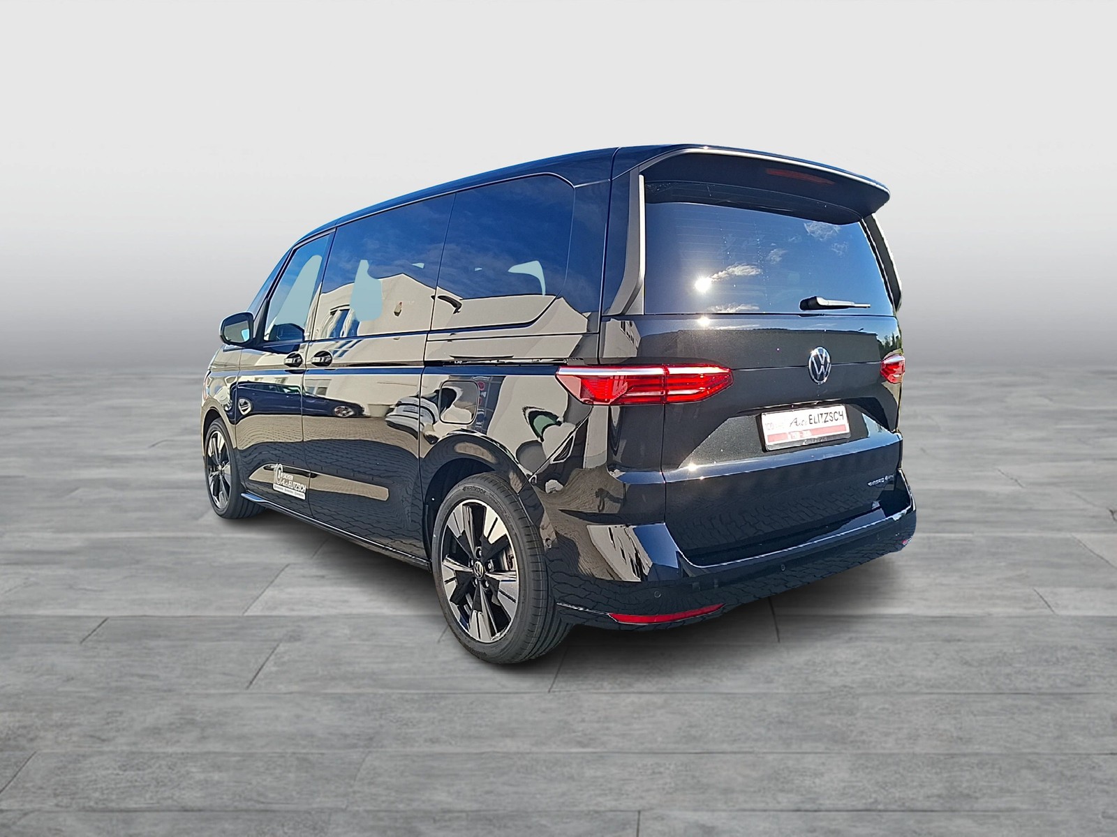Fahrzeugabbildung Volkswagen T7 Multivan eHybrid DSG 4M. Gen. Matrix AHK AID ACC RFH SH 19