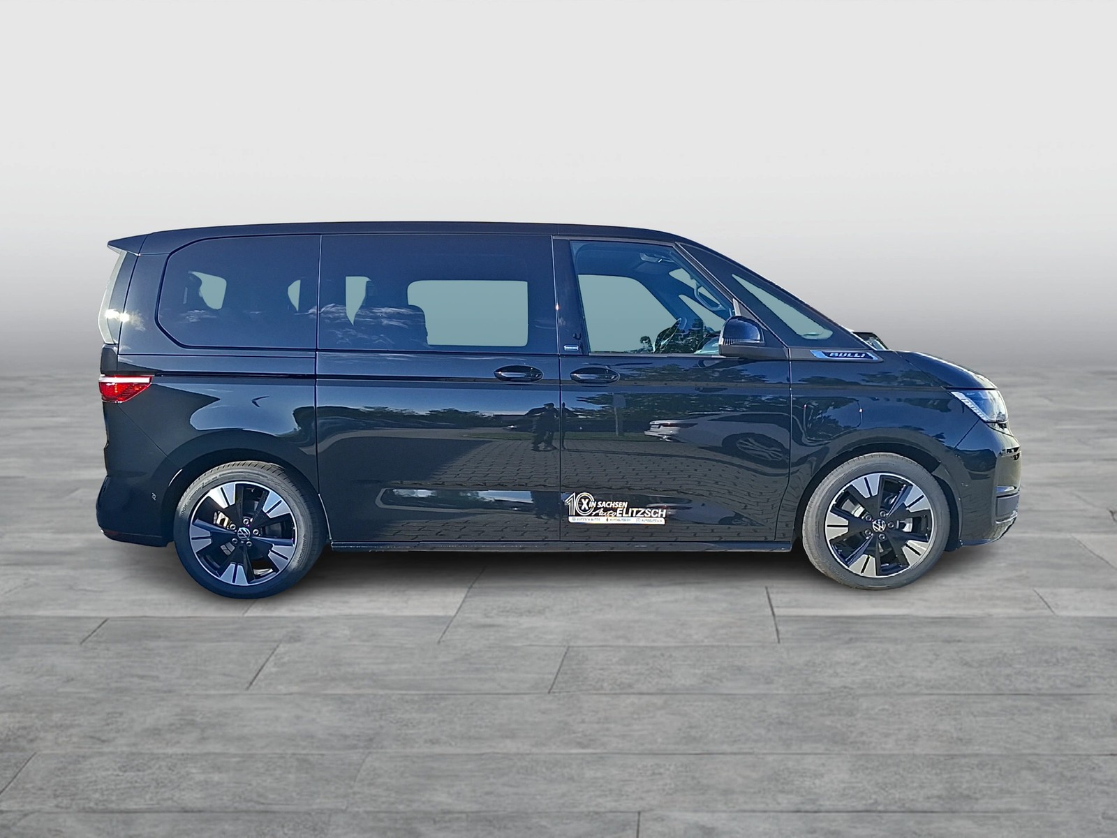 Fahrzeugabbildung Volkswagen T7 Multivan eHybrid DSG 4M. Gen. Matrix AHK AID ACC RFH SH 19