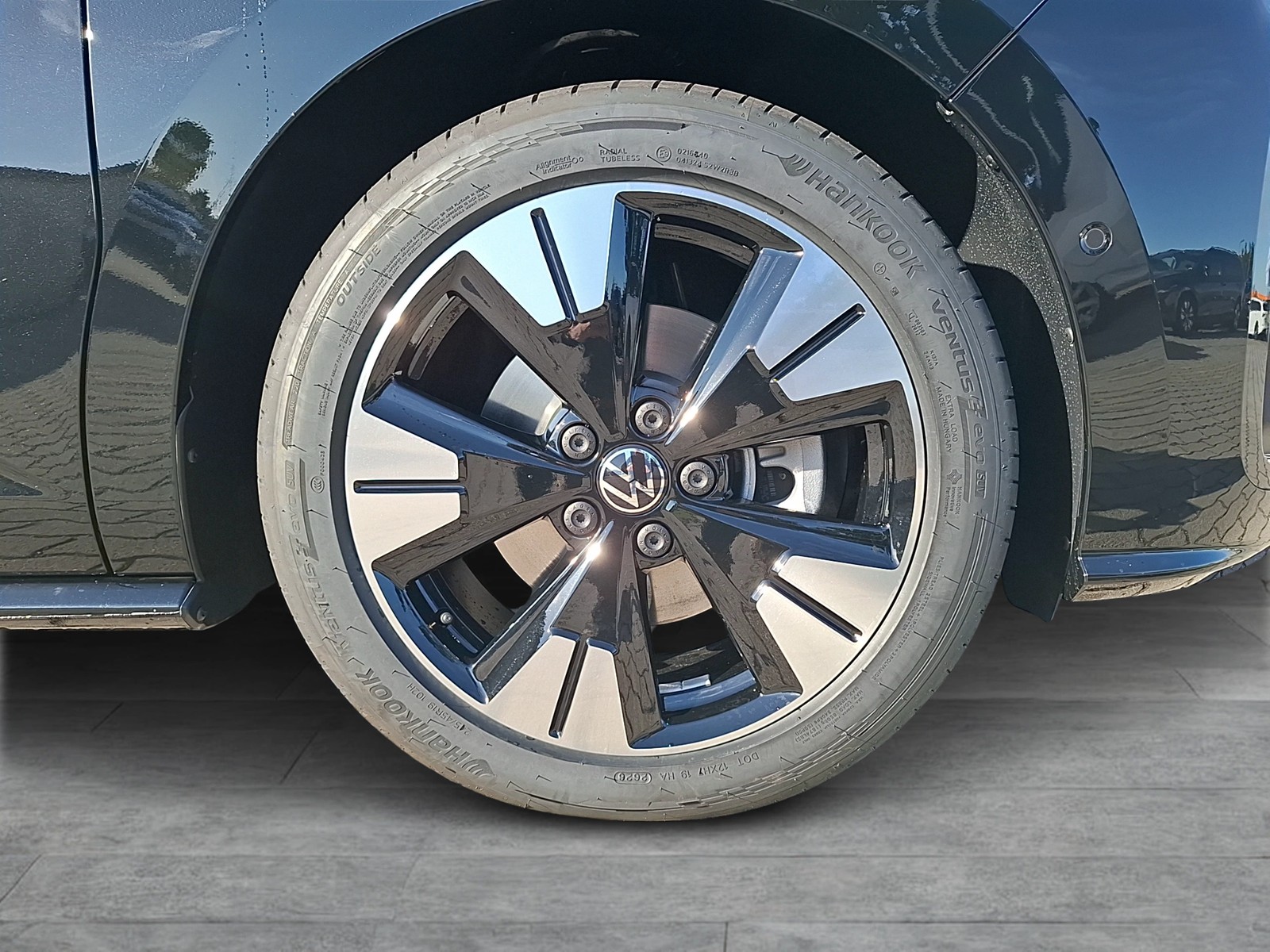 Fahrzeugabbildung Volkswagen T7 Multivan eHybrid DSG 4M. Gen. Matrix AHK AID ACC RFH SH 19