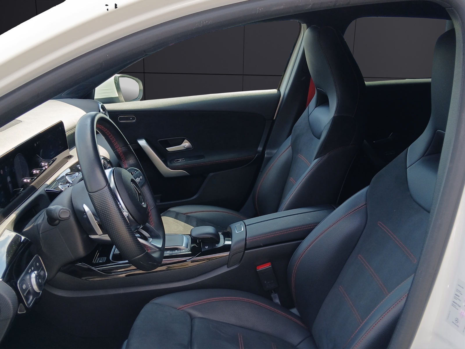 Fahrzeugabbildung Mercedes-Benz A 35 AMG 4Matic LED AHK Navi MBUX SHZ