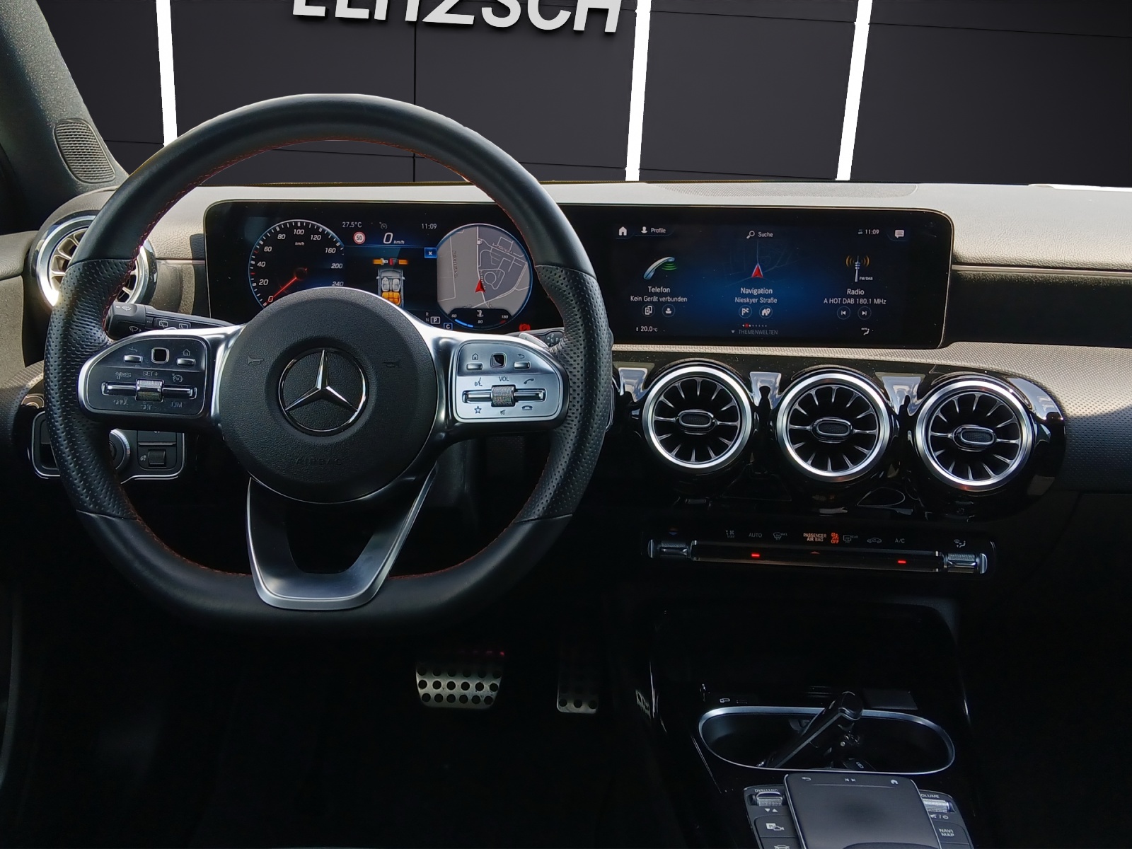 Fahrzeugabbildung Mercedes-Benz A 35 AMG 4Matic LED AHK Navi MBUX SHZ