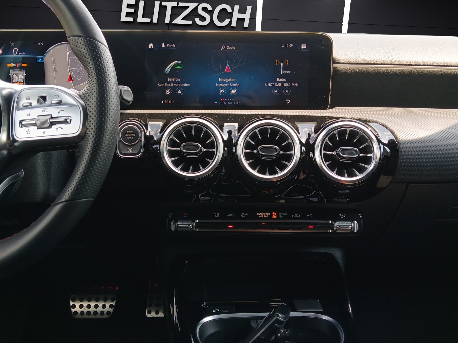 Fahrzeugabbildung Mercedes-Benz A 35 AMG 4Matic LED AHK Navi MBUX SHZ
