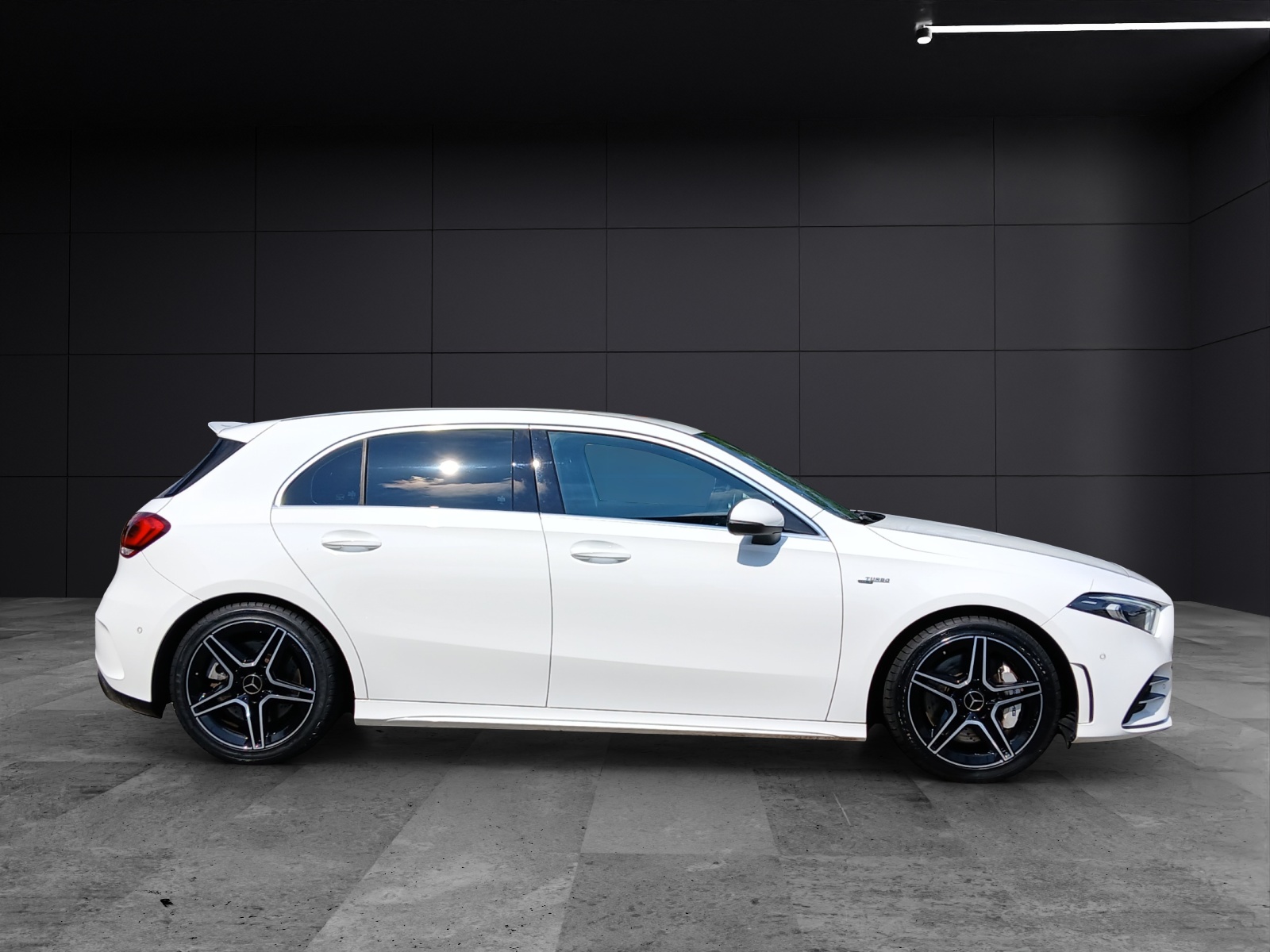 Fahrzeugabbildung Mercedes-Benz A 35 AMG 4Matic LED AHK Navi MBUX SHZ