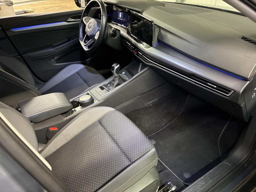 Fahrzeugabbildung Volkswagen Golf VIII TSI Active Standhzg. LEDplus Navi AID HUD ACC RFK SH