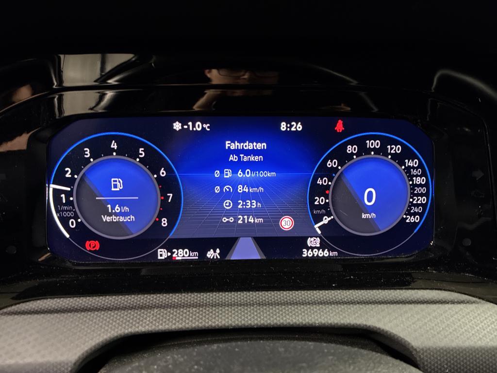 Fahrzeugabbildung Volkswagen Golf VIII TSI Active Standhzg. LEDplus Navi AID HUD ACC RFK SH