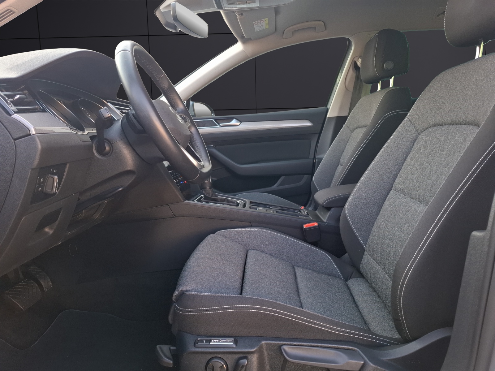 Fahrzeugabbildung Volkswagen Passat Variant TSI Business DSG Matrix Standhzg. AHK Navi ACC RFK SH