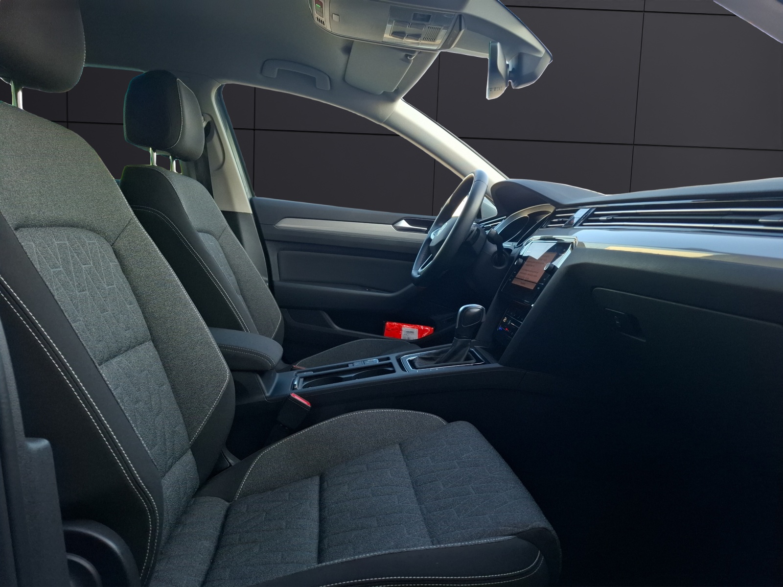 Fahrzeugabbildung Volkswagen Passat Variant TSI Business DSG Matrix Standhzg. AHK Navi ACC RFK SH