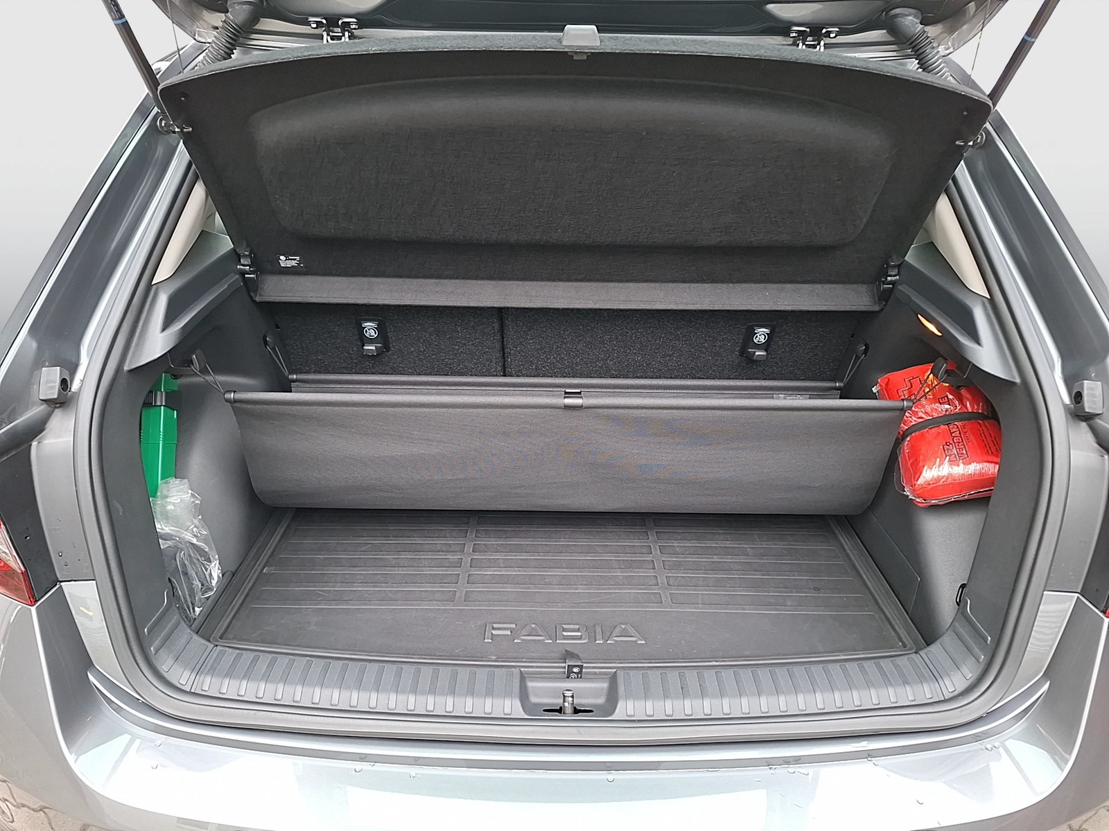 Fahrzeugabbildung SKODA Fabia TSI Tour LED Navi GRA PDC SHZ